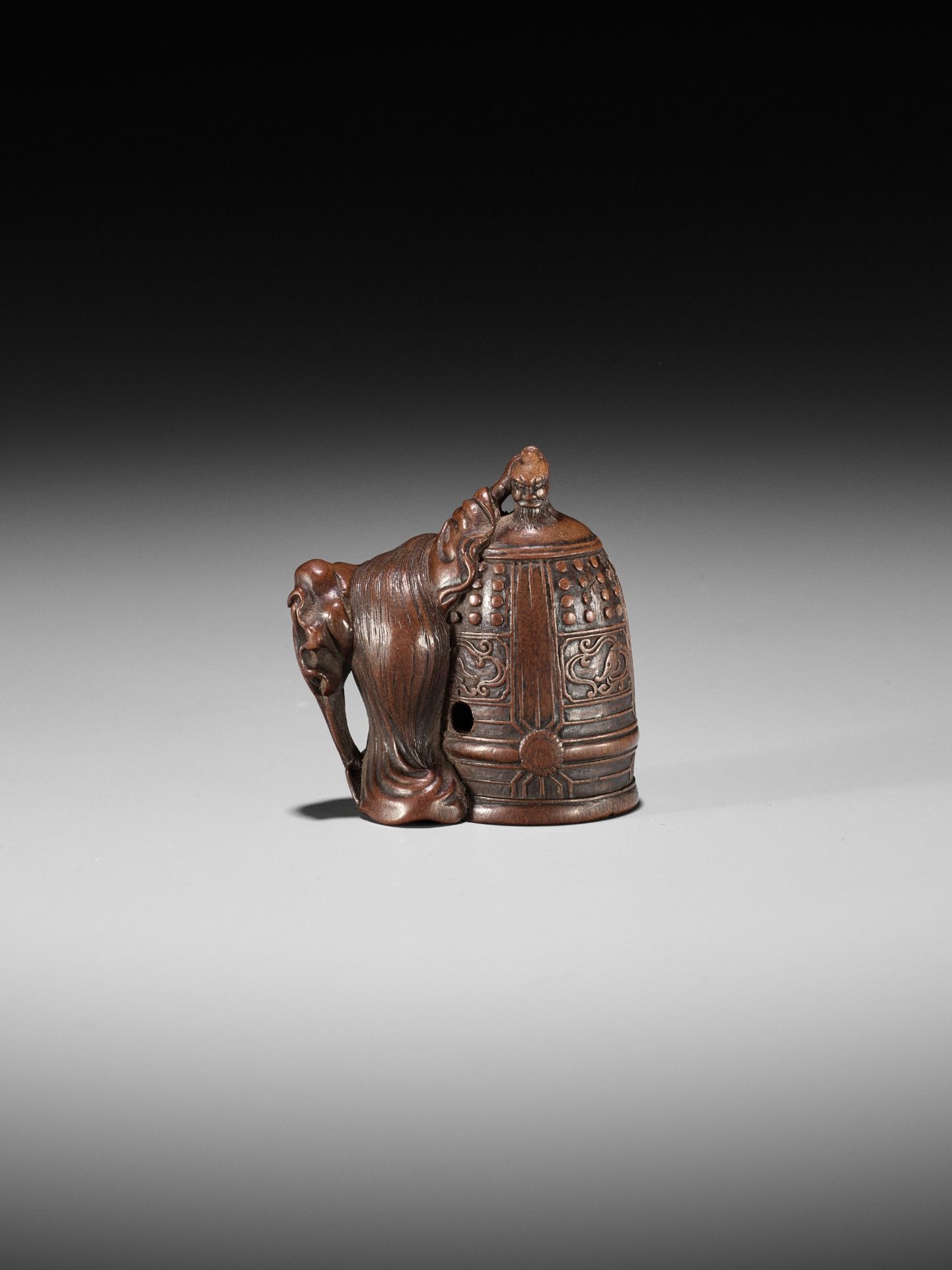 MASAKAZU: A SUPERB NAGOYA SCHOOL WOOD NETSUKE OF KIYOHIME - Image 3 of 15