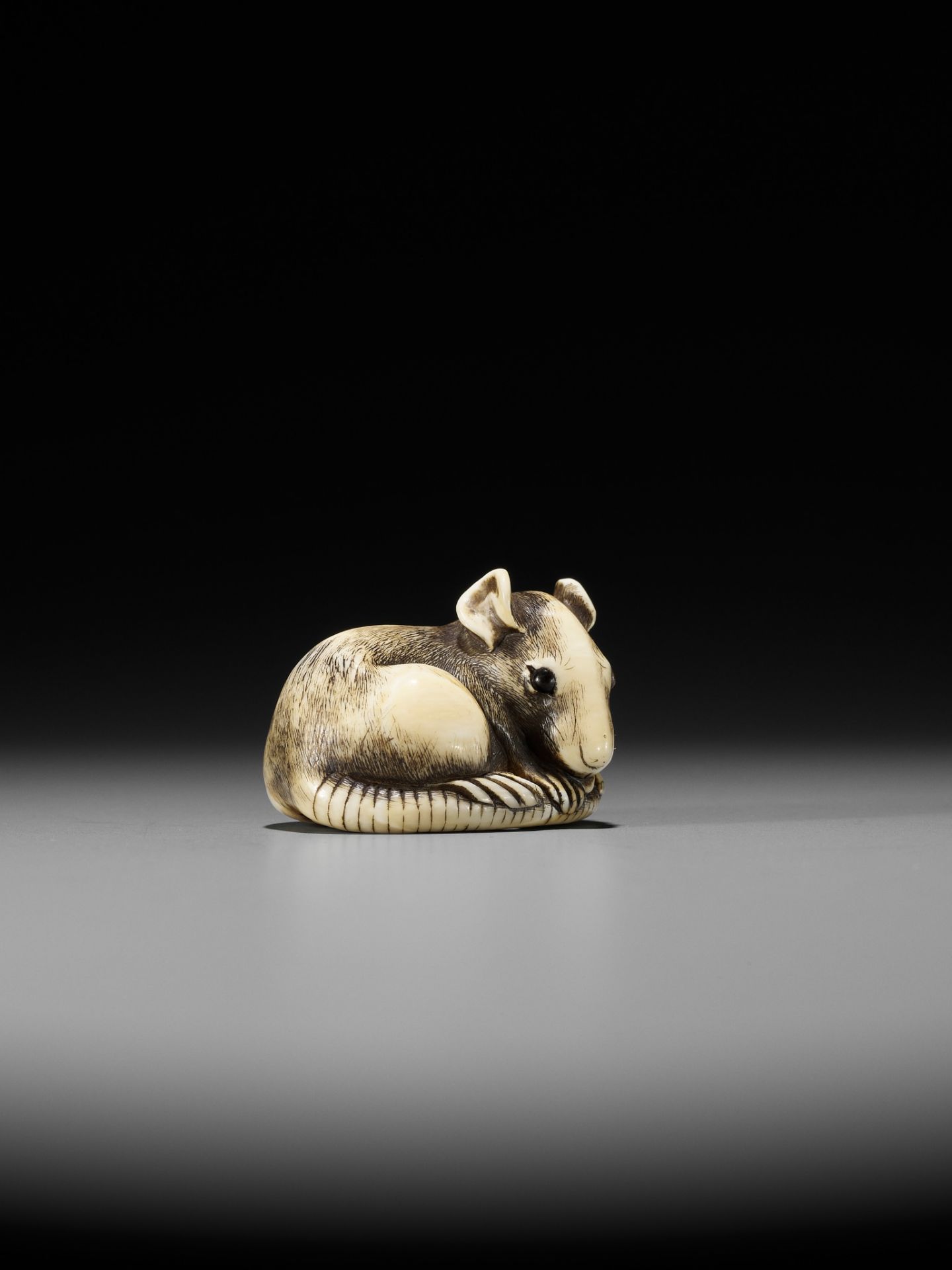 A GOOD KYOTO SCHOOL IVORY NETSUKE OF A RAT - Bild 9 aus 12