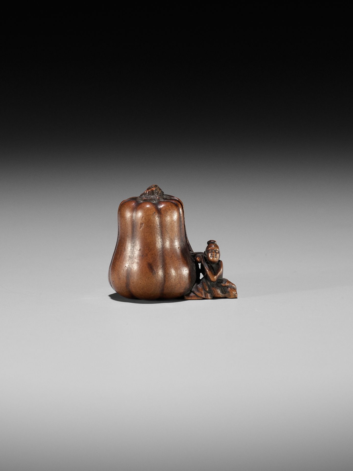 NAOYUKI: AN EXQUISITE MINIATURE WOOD NETSUKE OF A NIO CUTTING THROUGH A GIGANTIC GOURD - Image 7 of 9