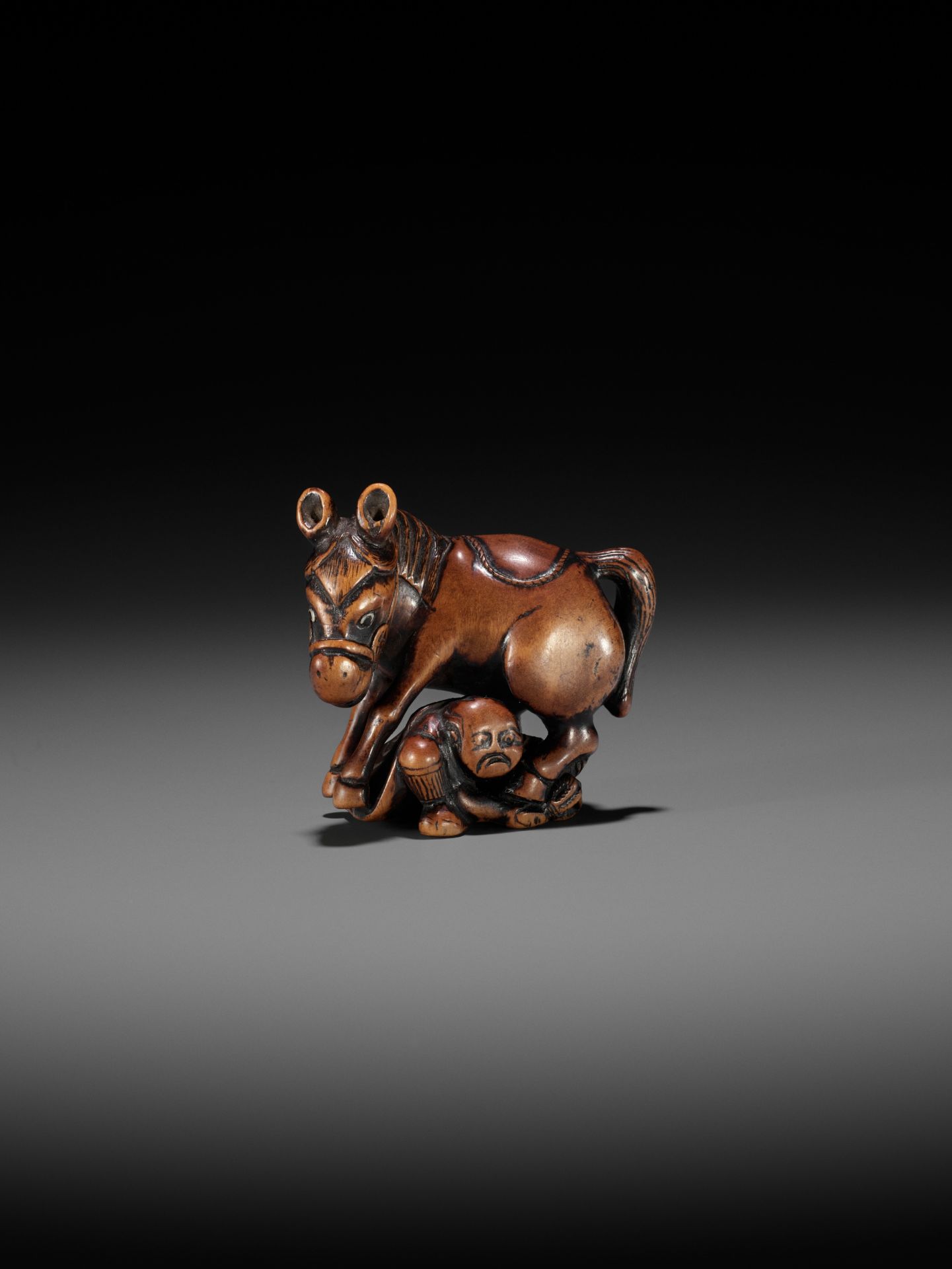 A SUPERB WOOD NETSUKE OF A MULE AND GROOM - Bild 6 aus 15