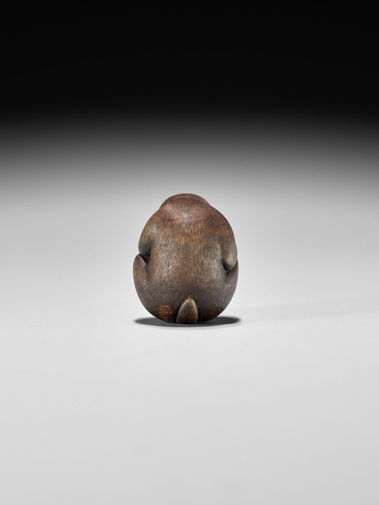 SHION: A WOOD NETSUKE OF A MONKEY - Image 5 of 9