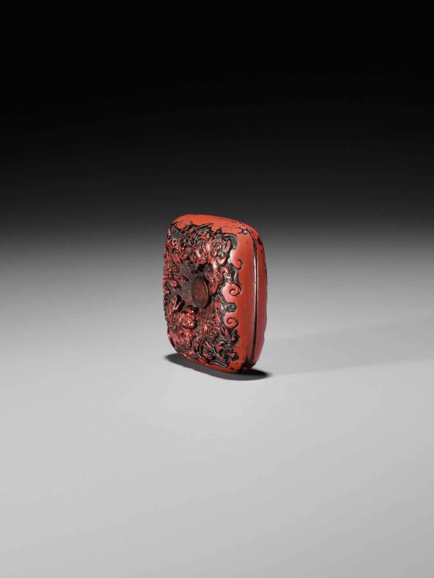 A NEGORO LACQUER NETSUKE DEPICTING SHISHI NO SAKA OTOSHI - Image 5 of 8