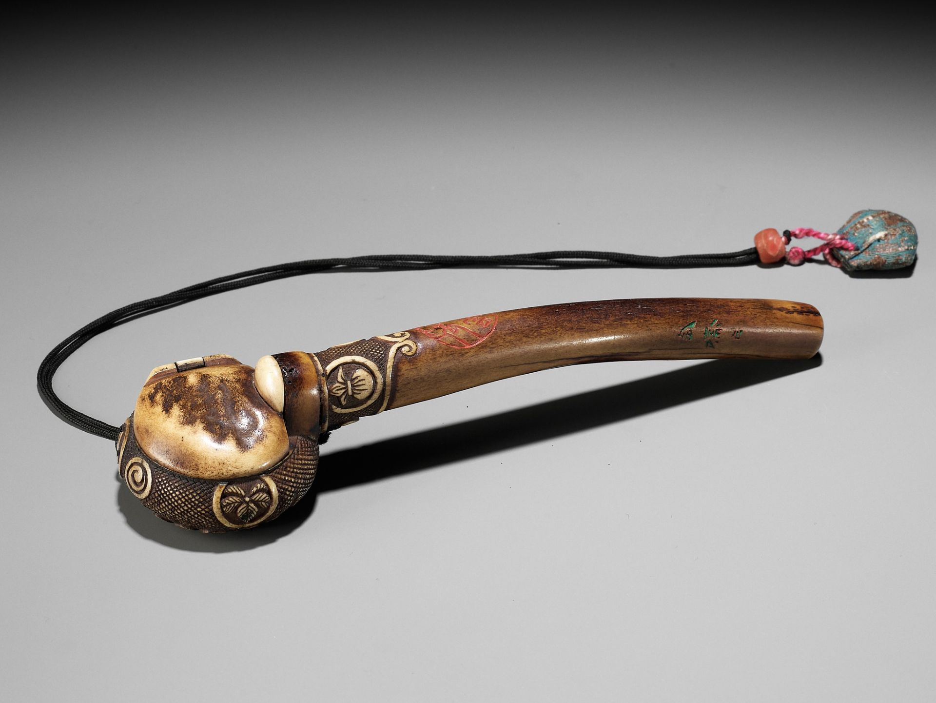 TOSAI: A RARE STAG ANTLER YATATE DECORATED WITH MONS