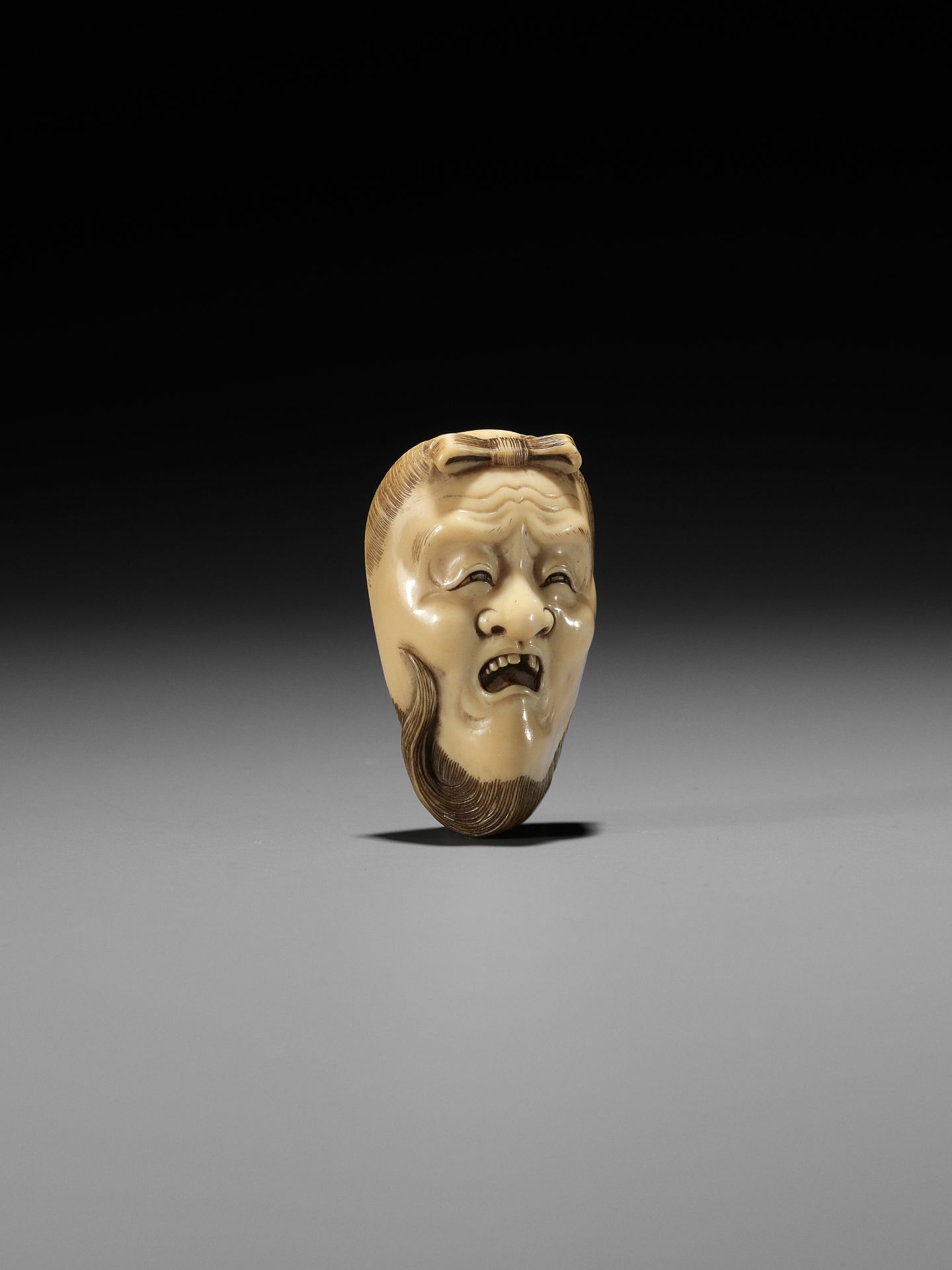 AN IVORY MASK NETSUKE DEPICTING OF AN OLD MAN (JO), ATTRIBUTED TO MITSUYUKI - Image 2 of 12