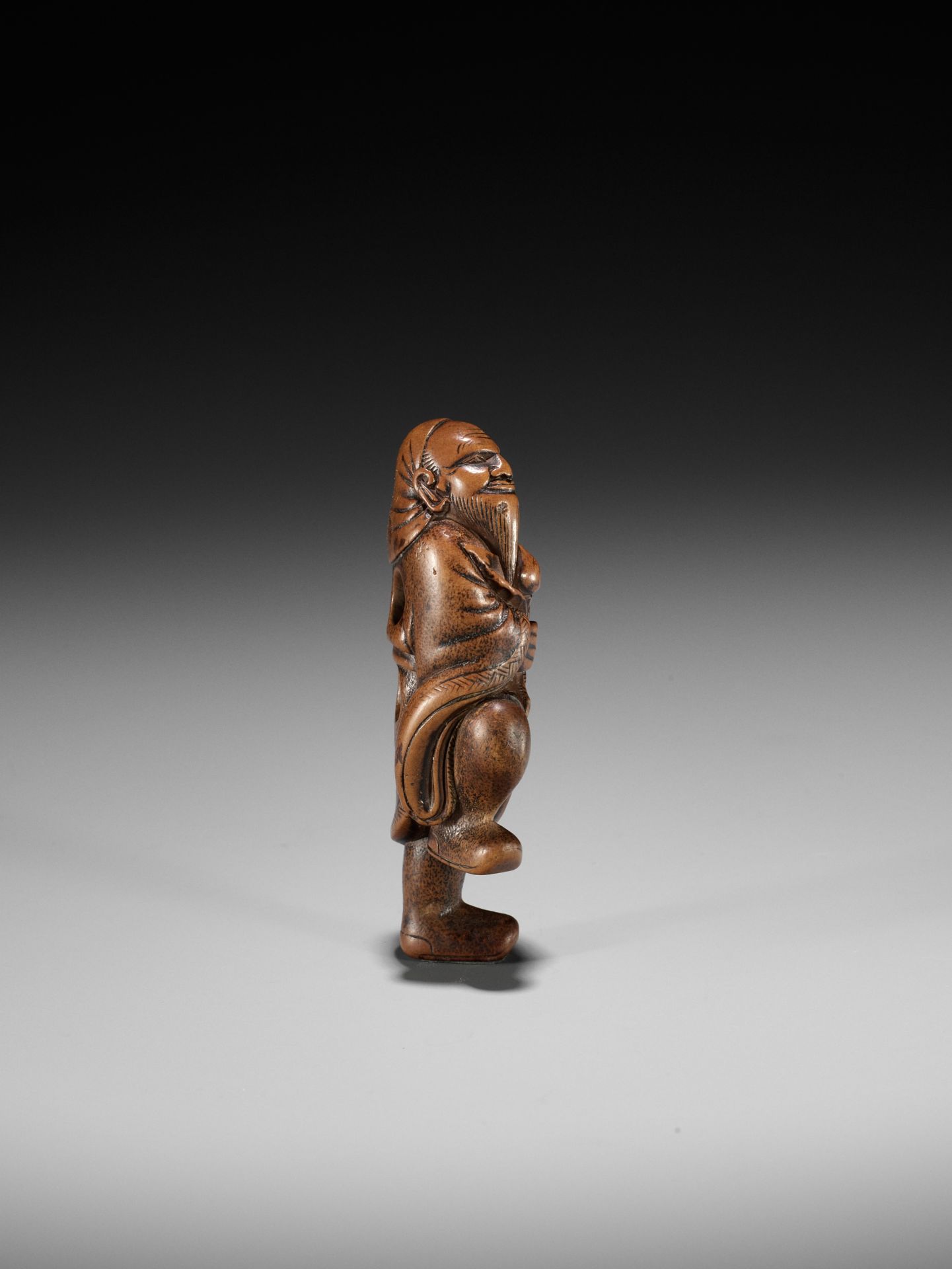 A FINE WOOD NETSUKE OF TOBOSAKU SENNIN - Bild 6 aus 8