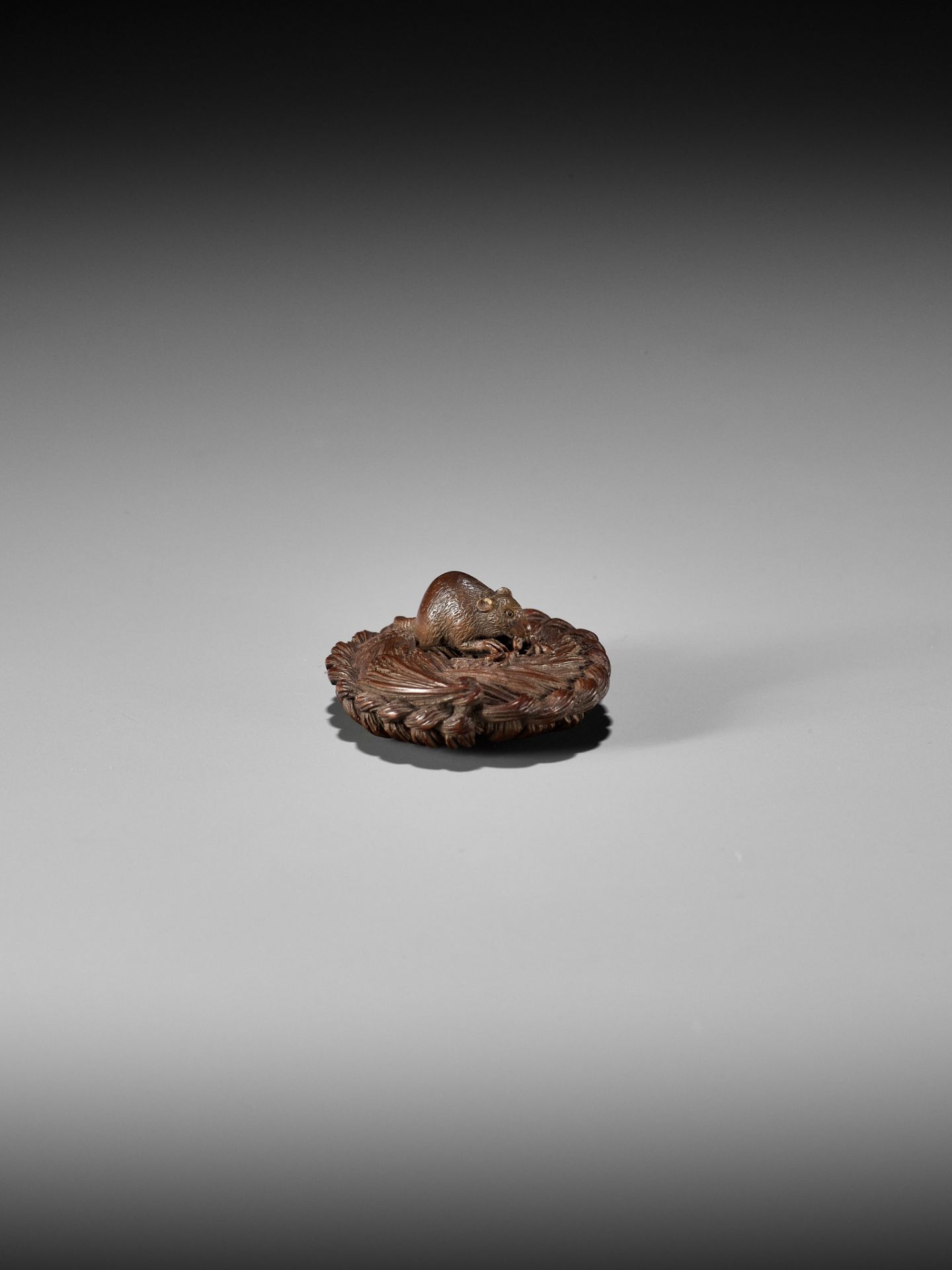 MORITA SOKO: A SUPERB SMALL WOOD NETSUKE OF A RAT ON A STRAW RICE BALE - Image 14 of 17