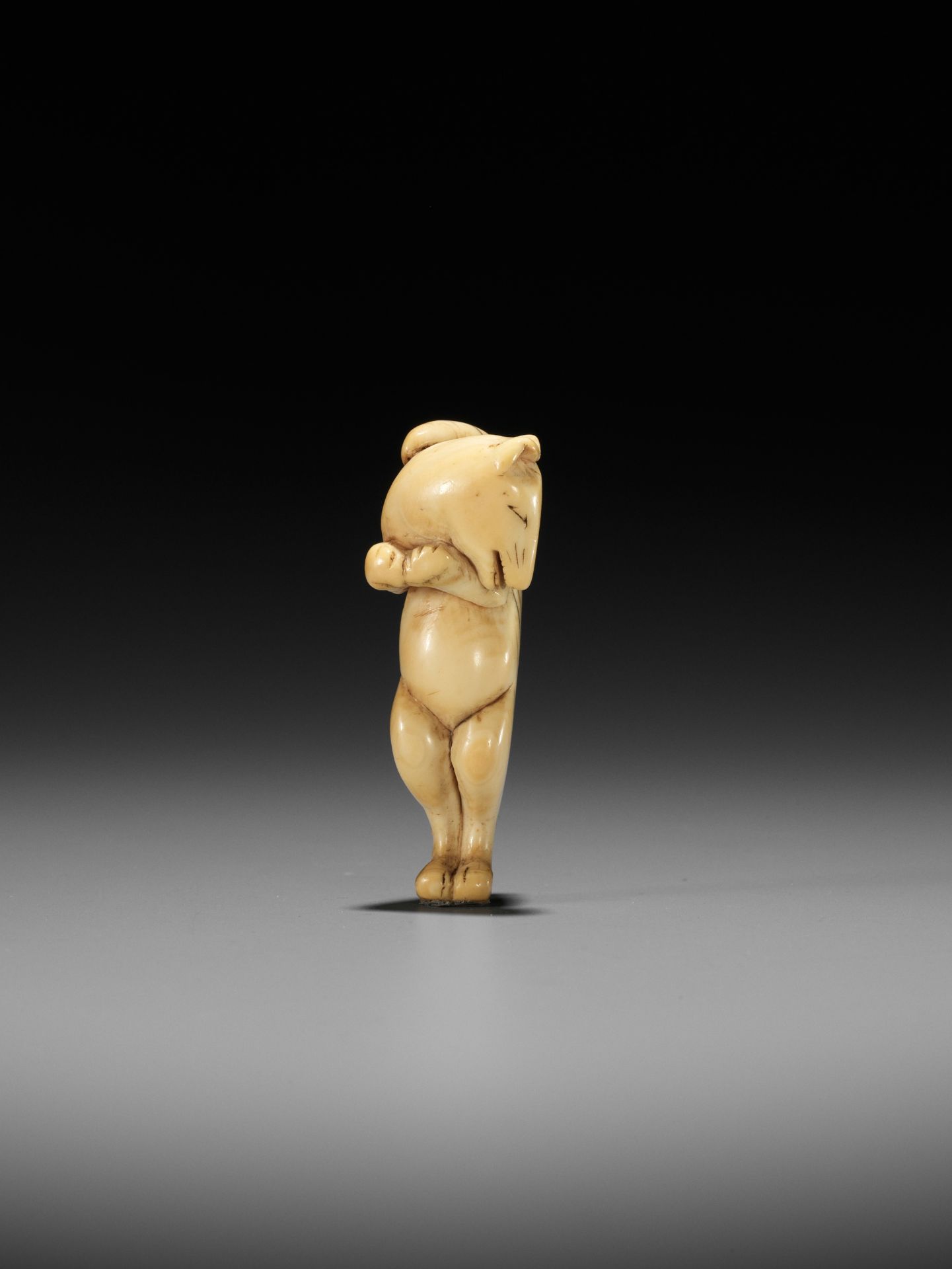 A GOOD IVORY NETSUKE OF A DANCING KITSUNE - Bild 7 aus 11