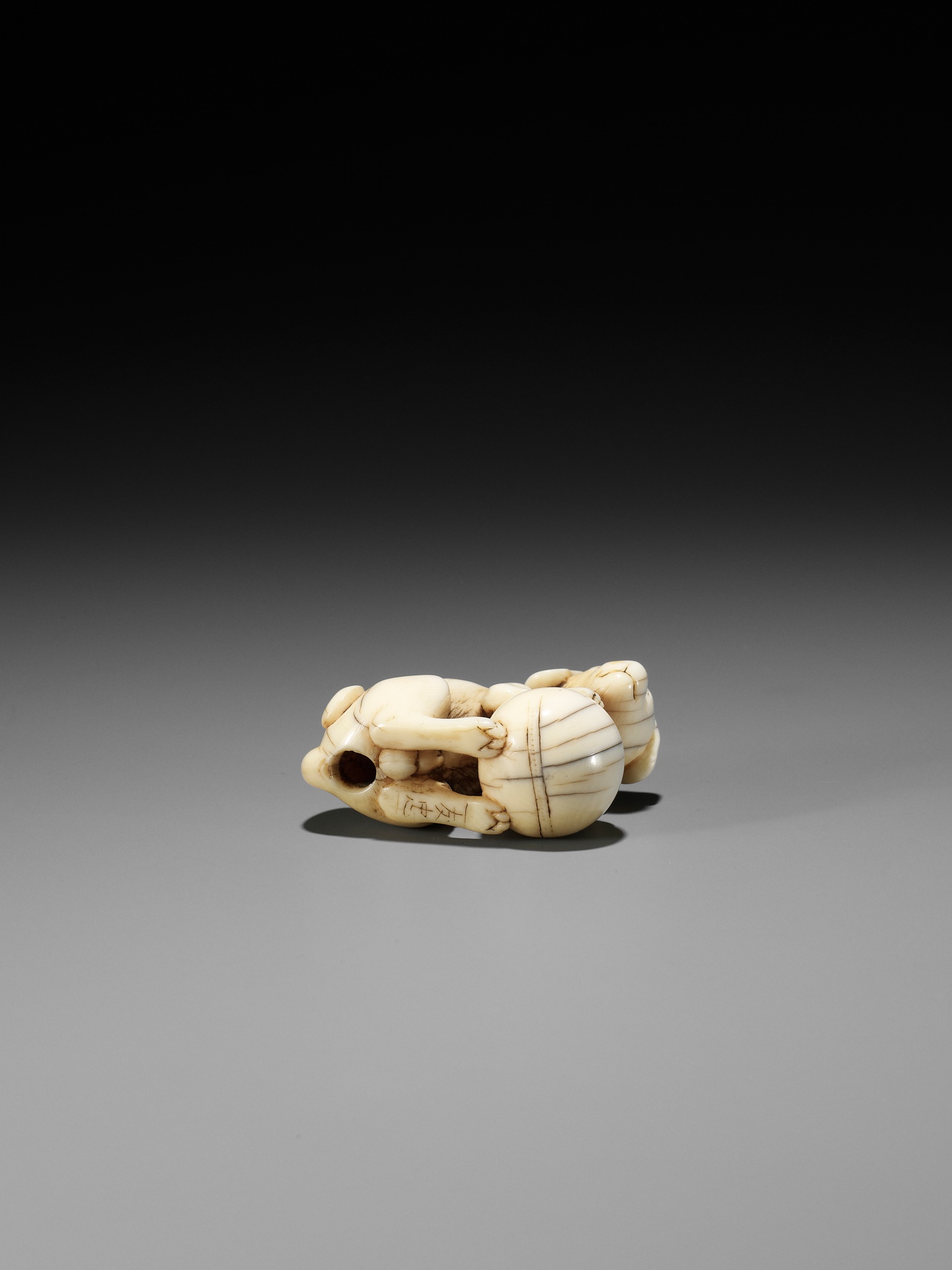 TOMOTADA: AN IVORY NETSUKE OF A DOG WITH BALL - Image 10 of 12