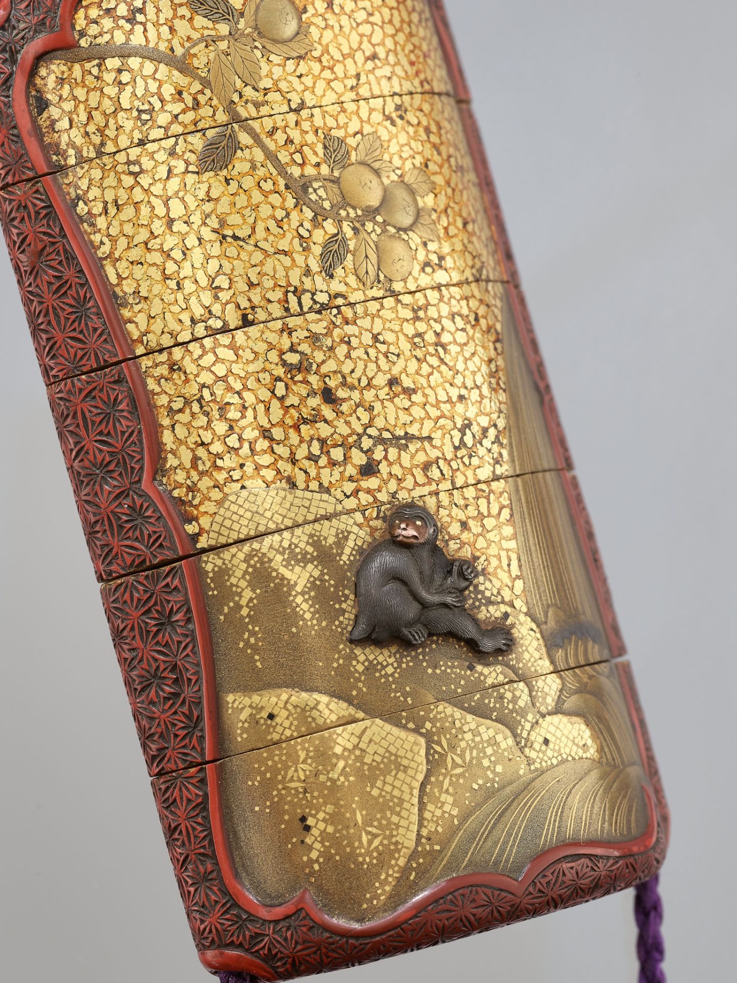 AN UNUSUAL INLAID GOLD LACQUER AND TSUISHU FOUR-CASE INRO WITH MONKEYS - Image 4 of 4