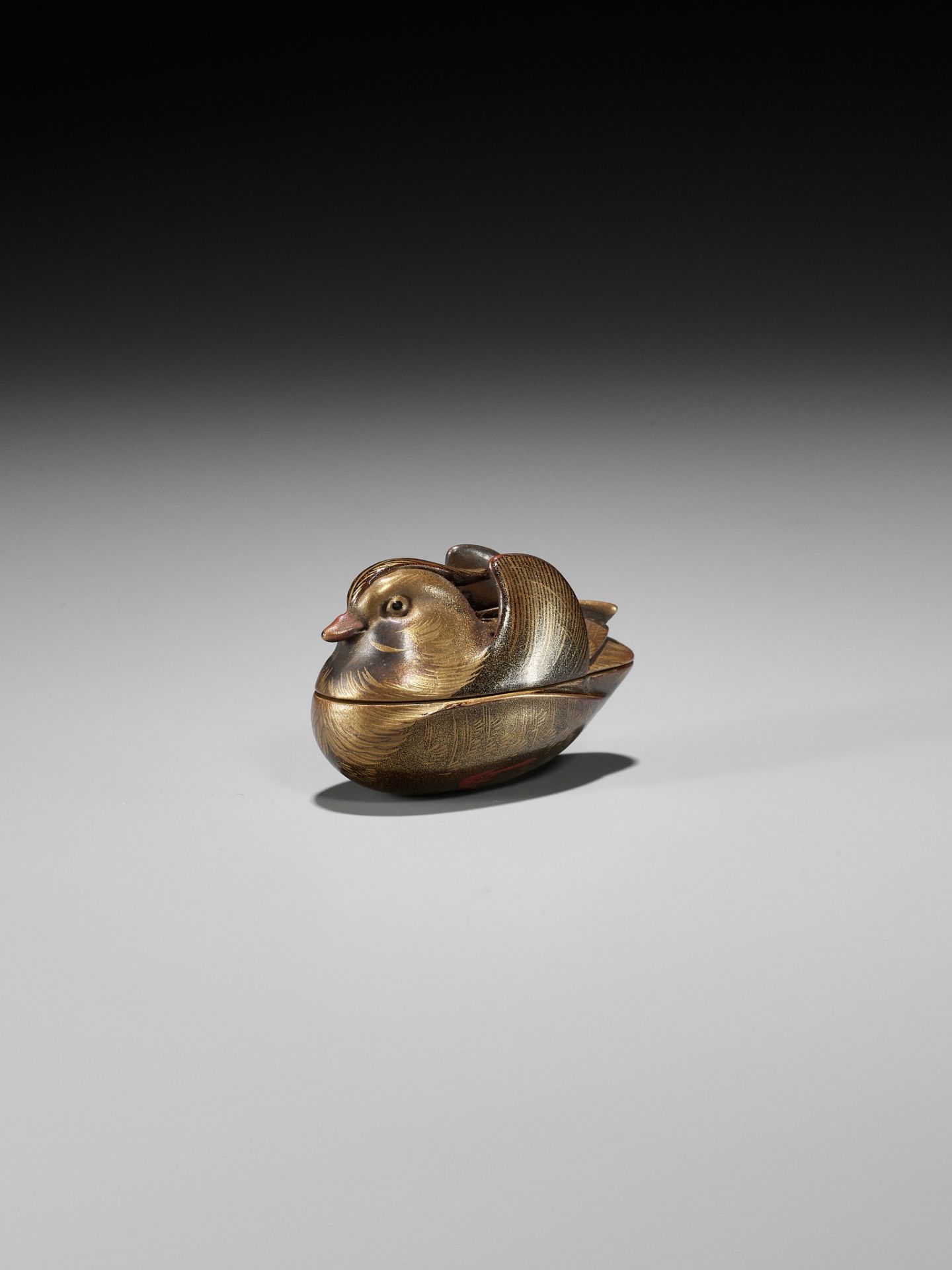 A FINE LACQUER HAKO NETSUKE OF A MANDARIN DUCK (OSHIDORI) - Image 6 of 10