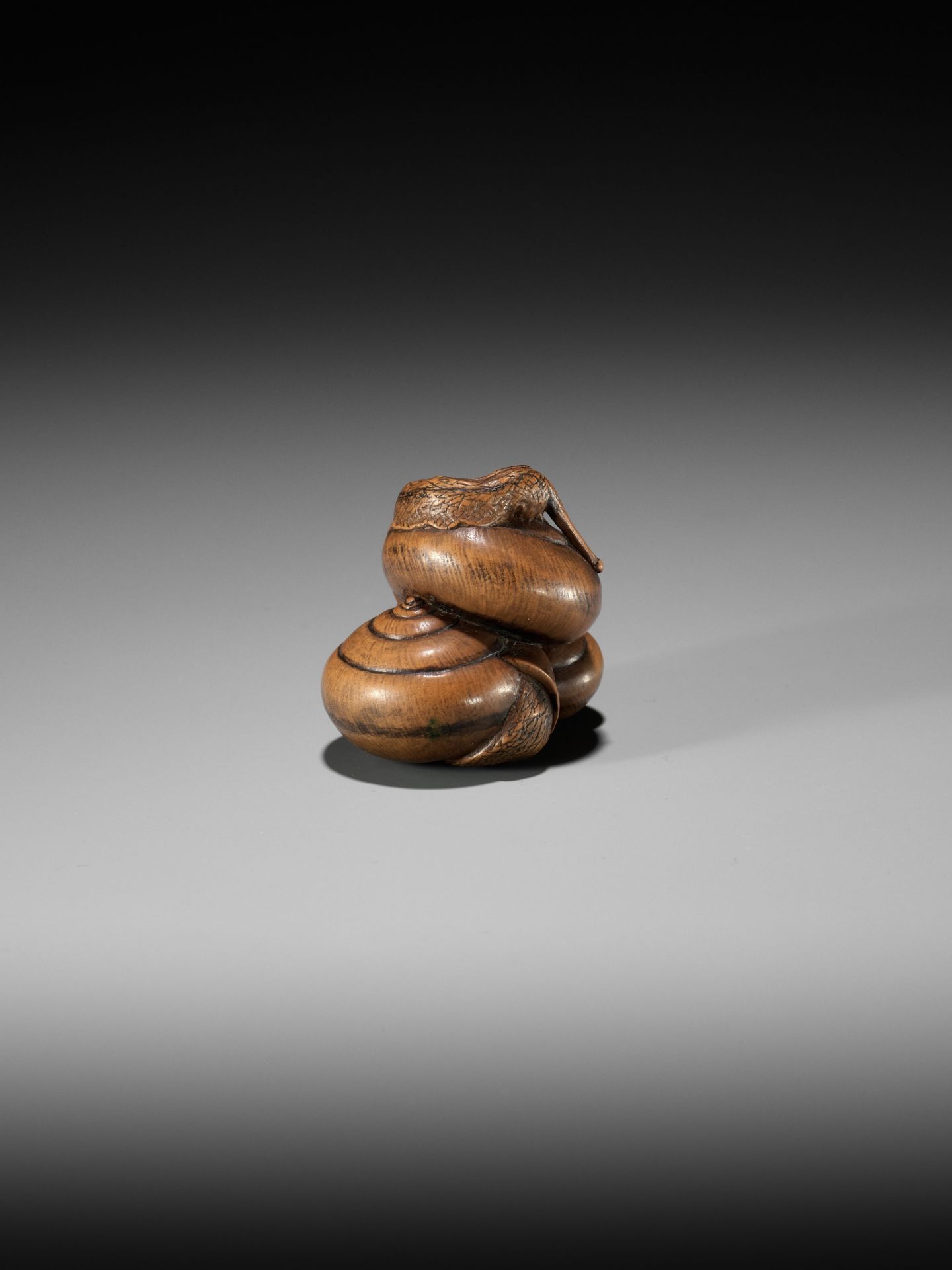 HIDEHARU: A SUPERB WOOD NETSUKE OF THREE SNAILS - Bild 3 aus 15