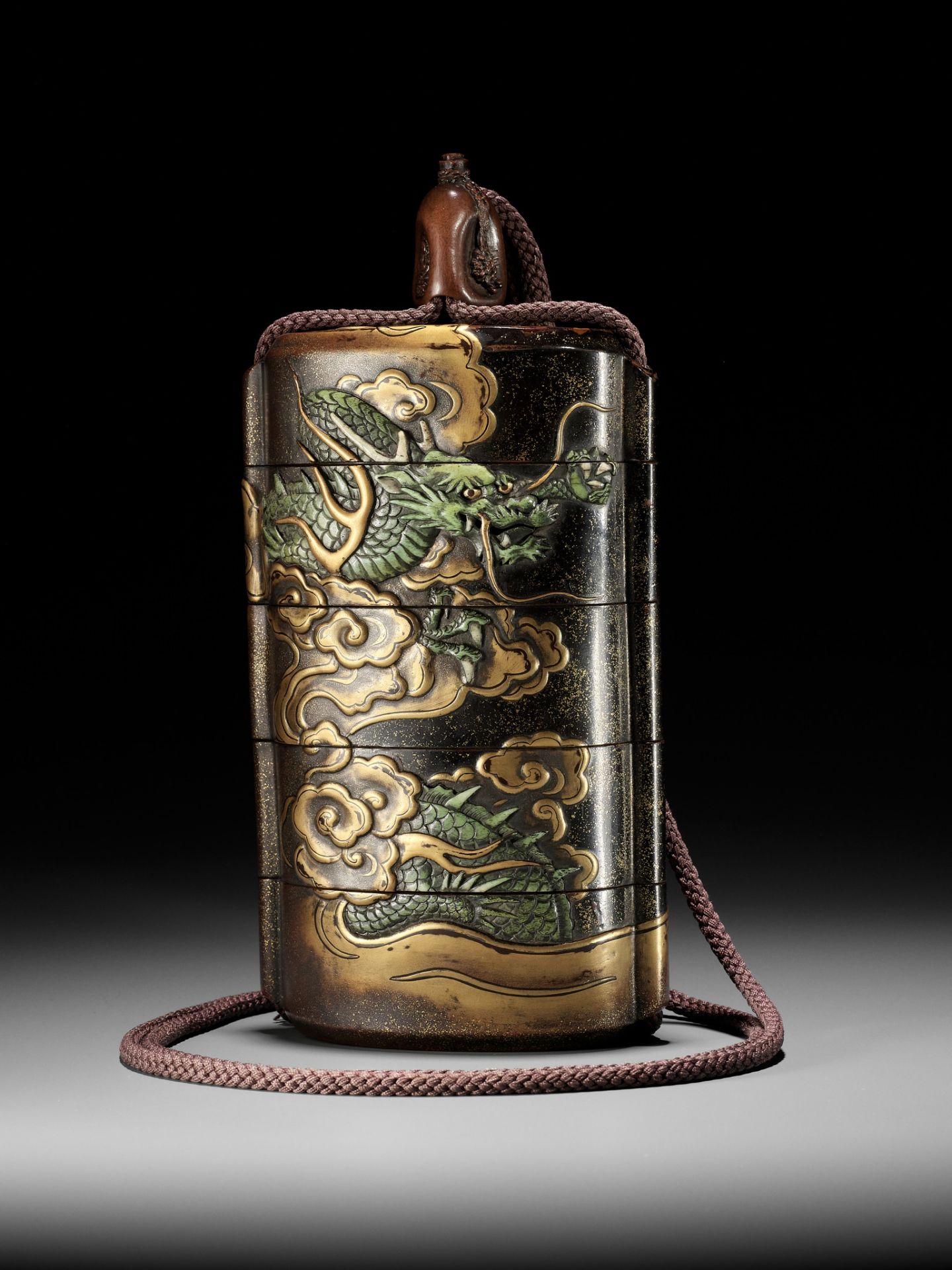 KAJIKAWA KYUJIRO: EXCEPTIONALLY LARGE AND IMPORTANT LACQUER FOUR CASE INRO WITH DRAGON, DATED 1647 - Bild 9 aus 18