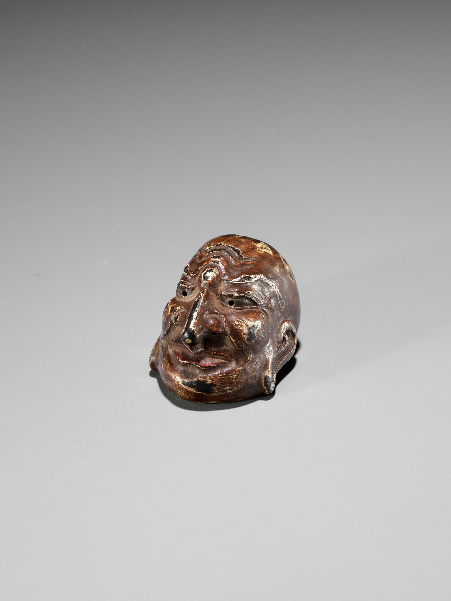 A LACQUERED WOOD GIGAKU MASK NETSUKE OF CHIDO - Image 12 of 12