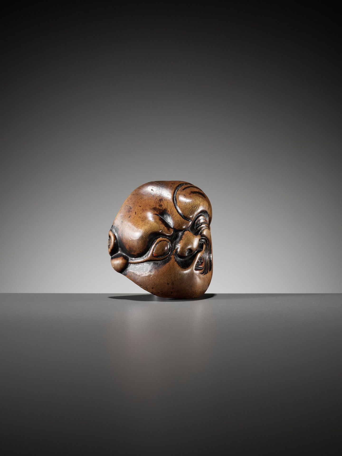 AN IMPORTANT EARLY WOOD MASK NETSUKE DEPICTING A GRIMACING MAN - Image 7 of 9