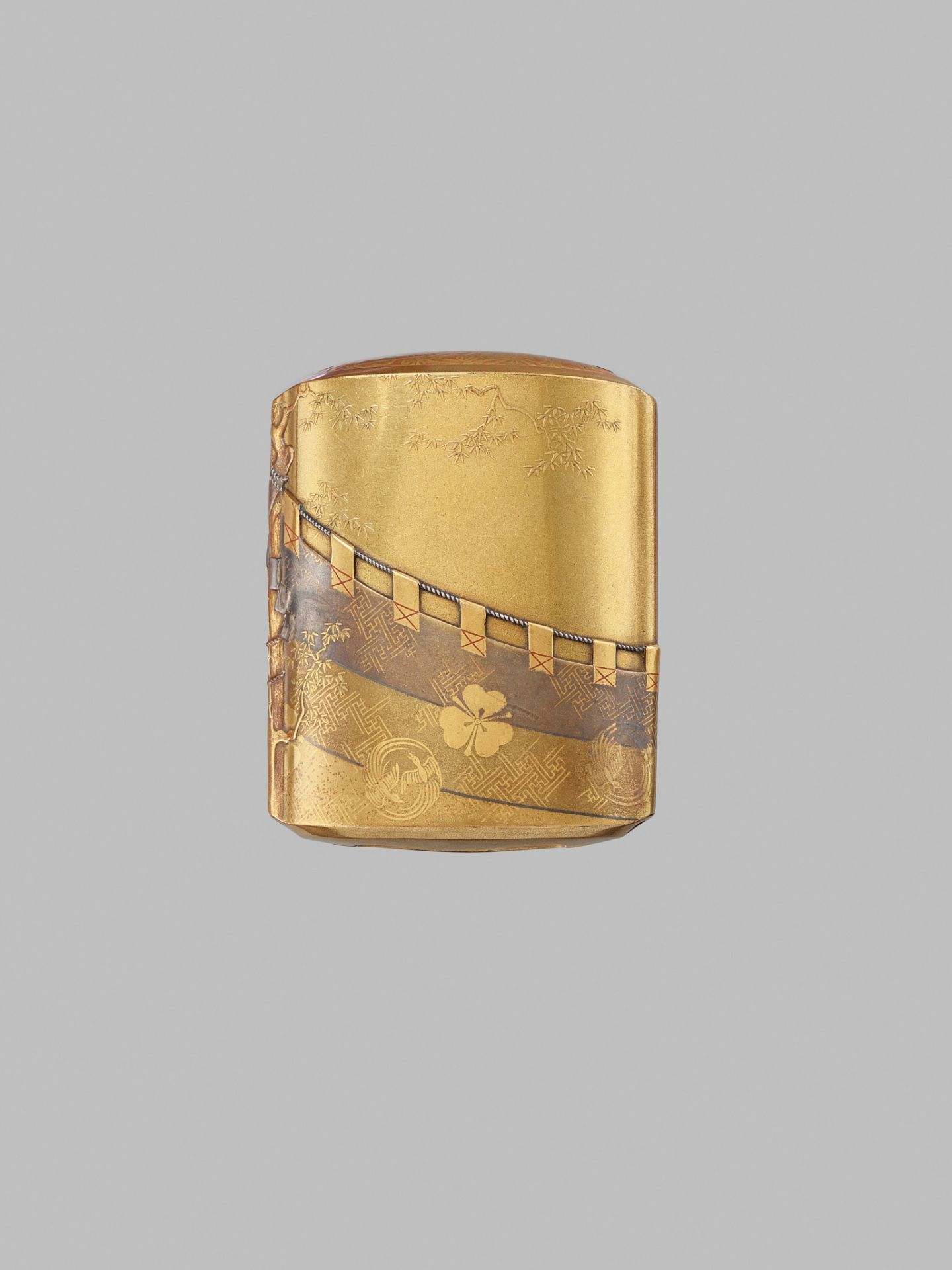 A RARE METAL-INLAID GOLD-LACQUER FOUR CASE SAYA (SHEATH) INRO DEPICTING SUMO WRESTLERS - Image 3 of 7
