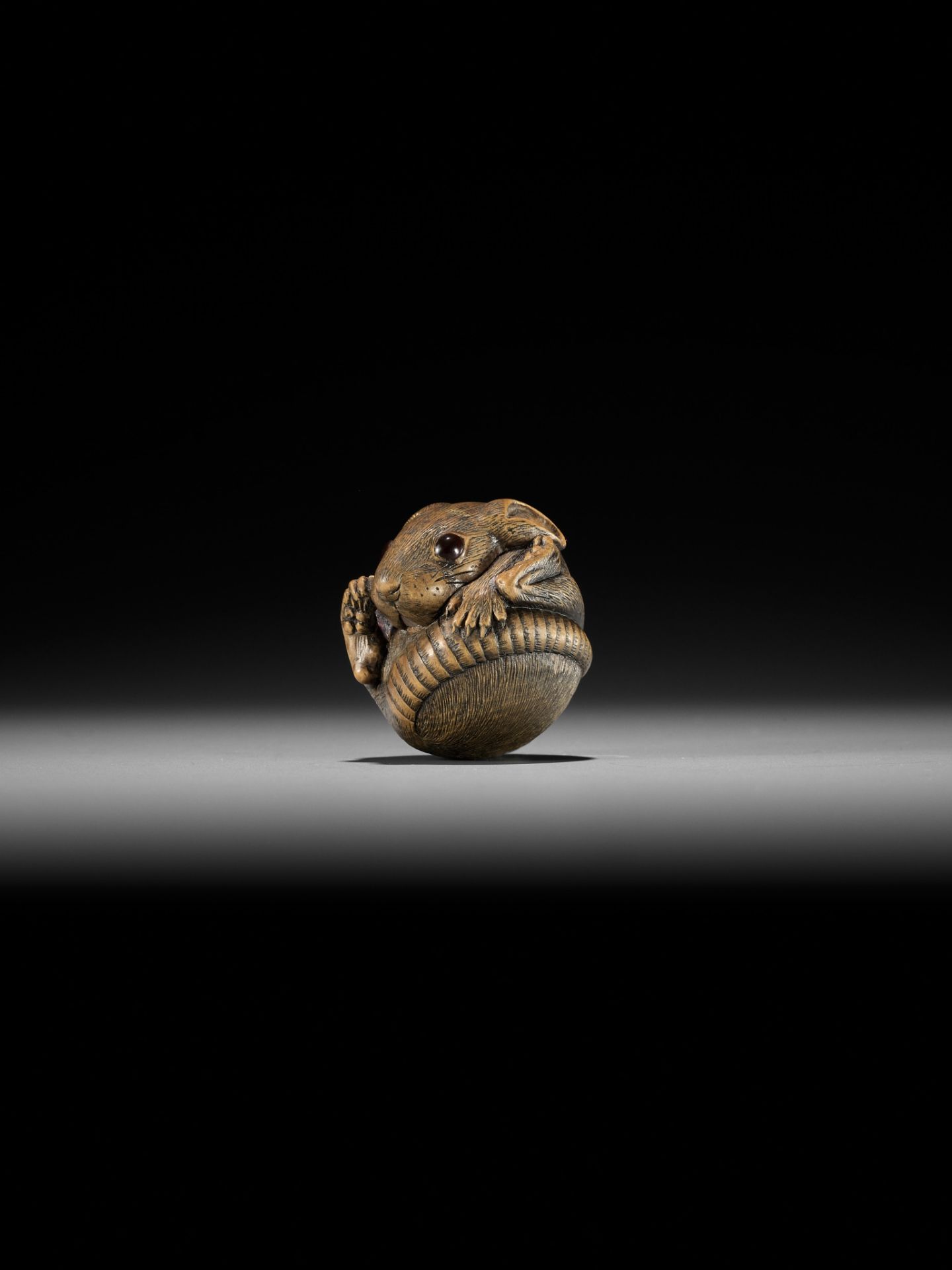 KINSUI: A CONTEMPORARY WOOD NETSUKE OF A COILED RAT - Image 9 of 12