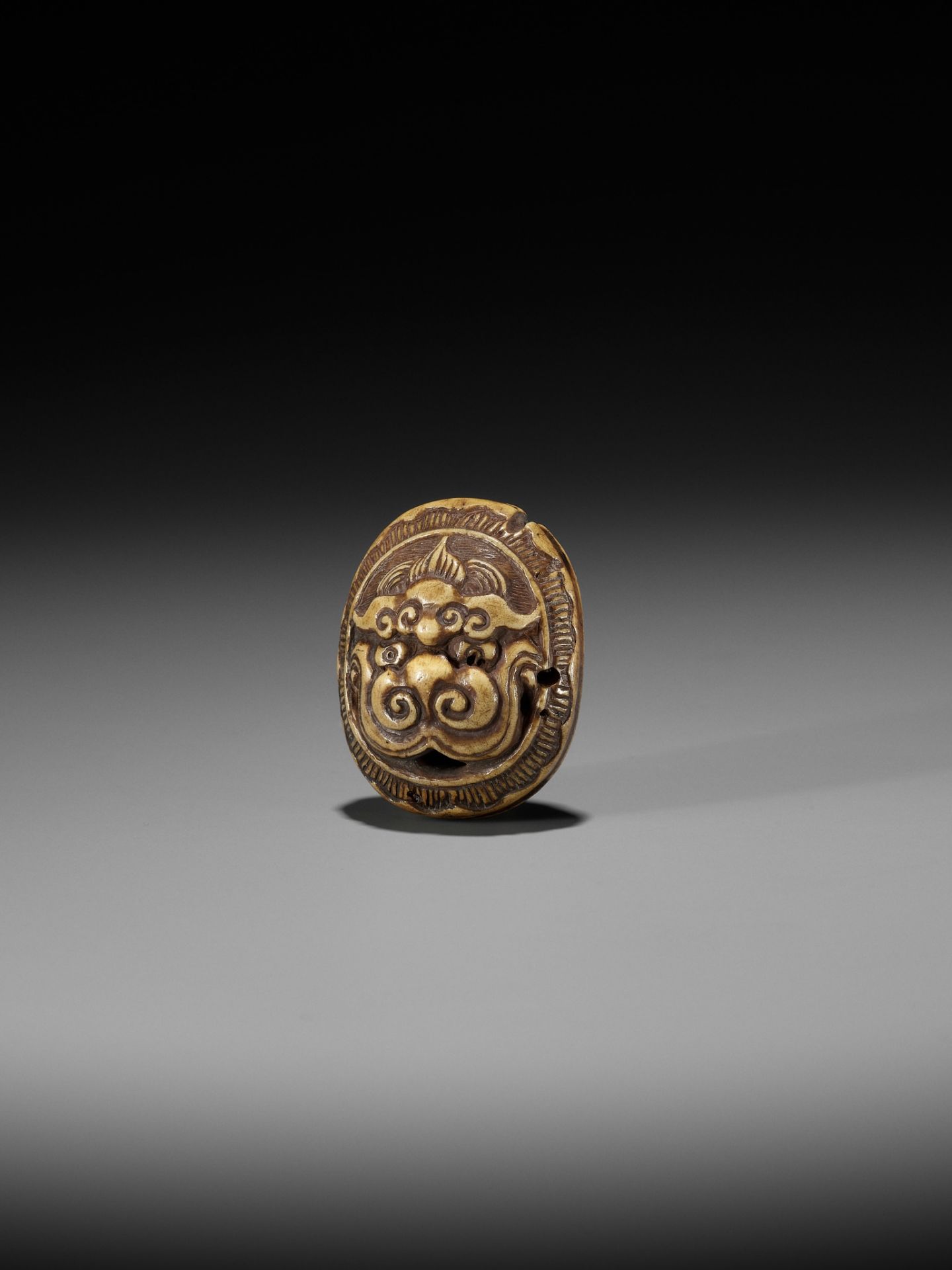 KOKUSAI: A STAG ANTLER RYUSA MANJU NETSUKE DEPICTING A ROOF TILE WITH ONI MASK (ONIGAWARA) - Image 11 of 14