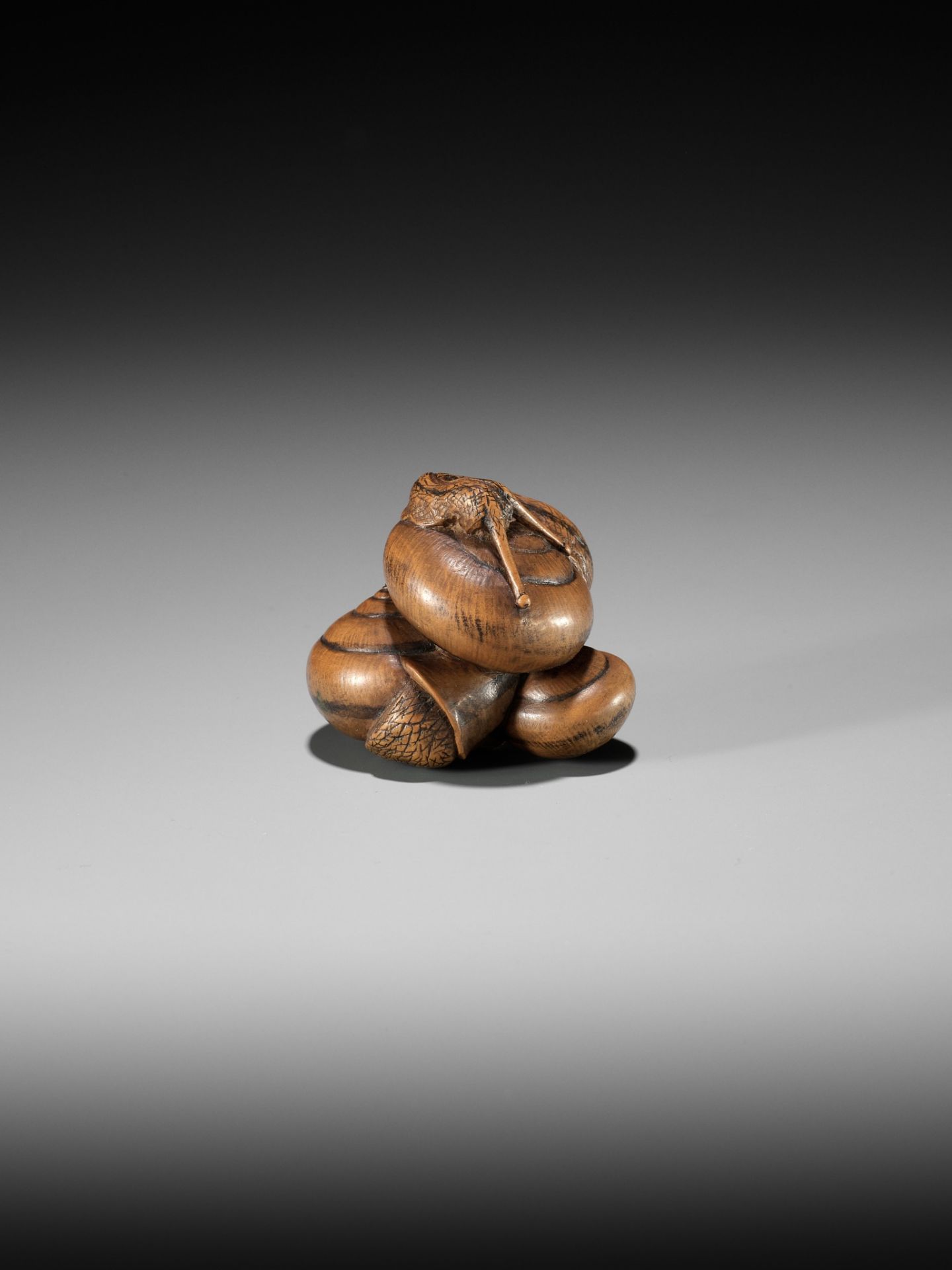 HIDEHARU: A SUPERB WOOD NETSUKE OF THREE SNAILS - Bild 9 aus 15