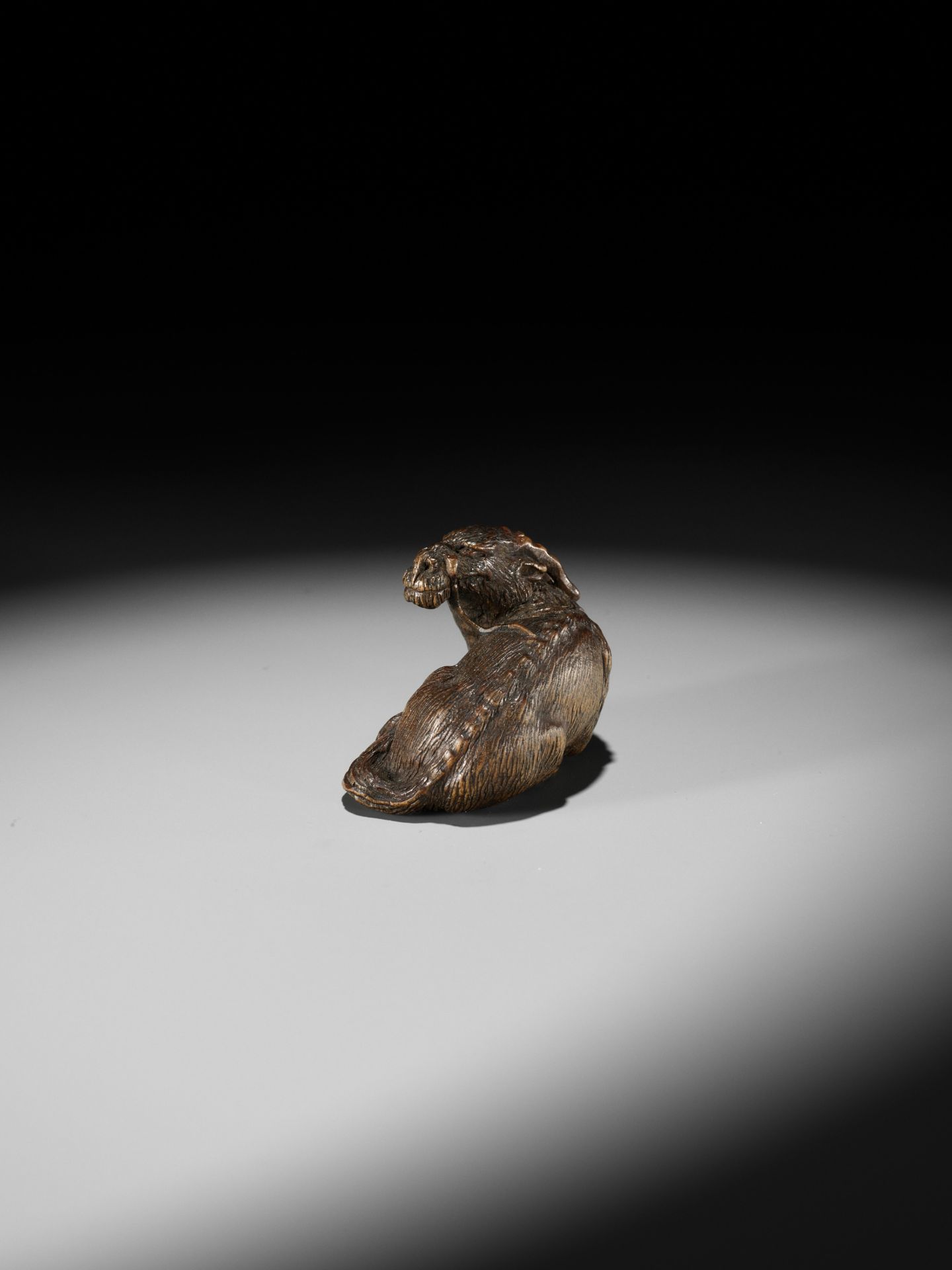 ICHIYU: A SUPERB NAGOYA SCHOOL WOOD NETSUKE OF A RECUMBENT KIRIN - Image 11 of 17