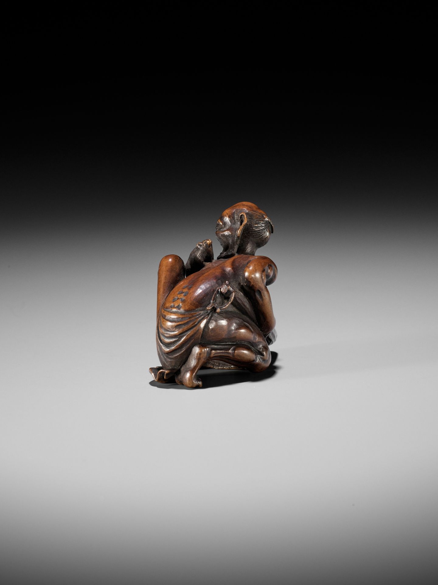 A FINE WOOD OKIMONO NETSUKE OF AN EMACIATED RAT CATCHER - Image 5 of 9