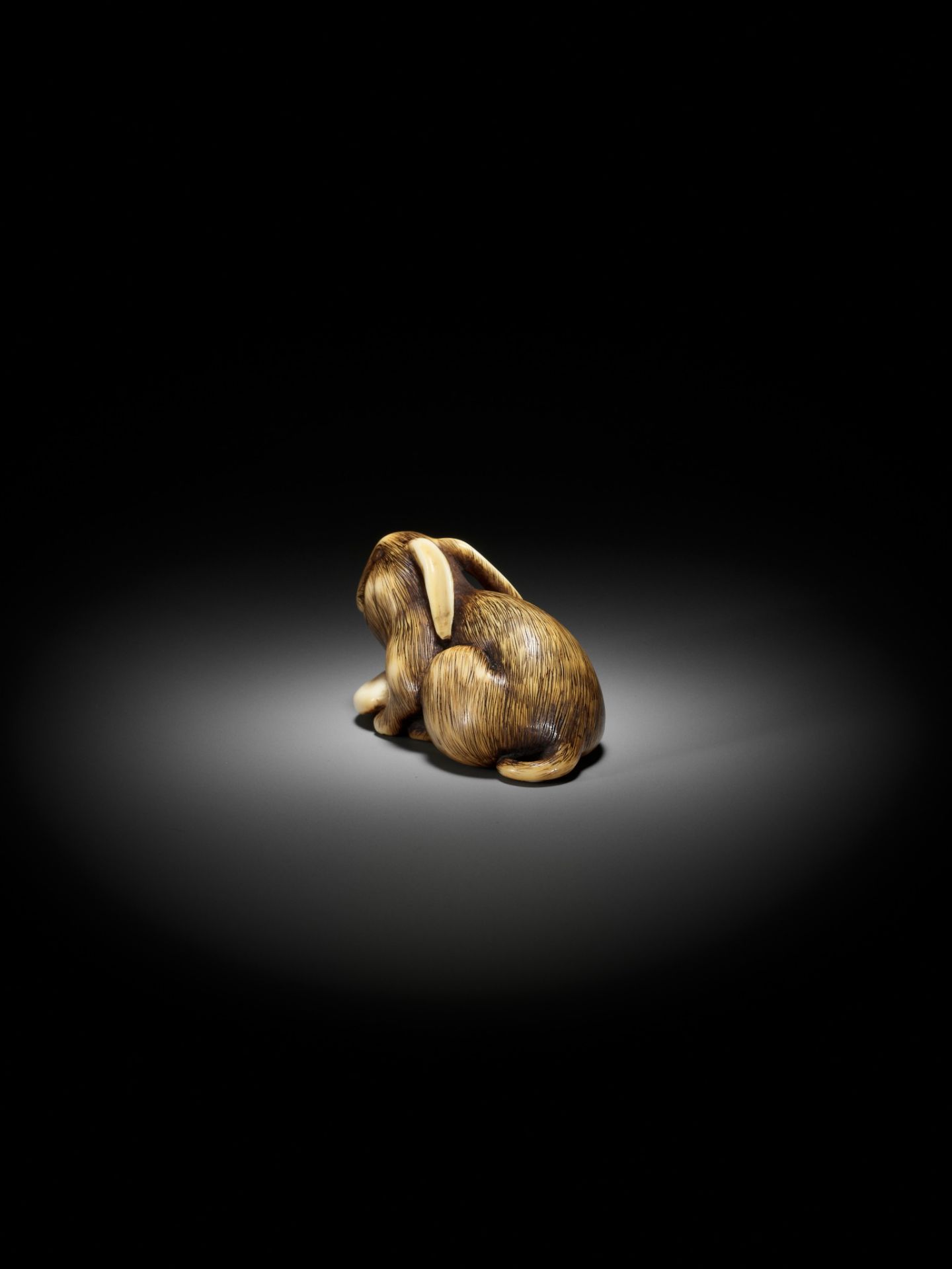 MASATOMO: A RARE IVORY NETSUKE OF A HARE WITH MUSHROOM - Image 6 of 14