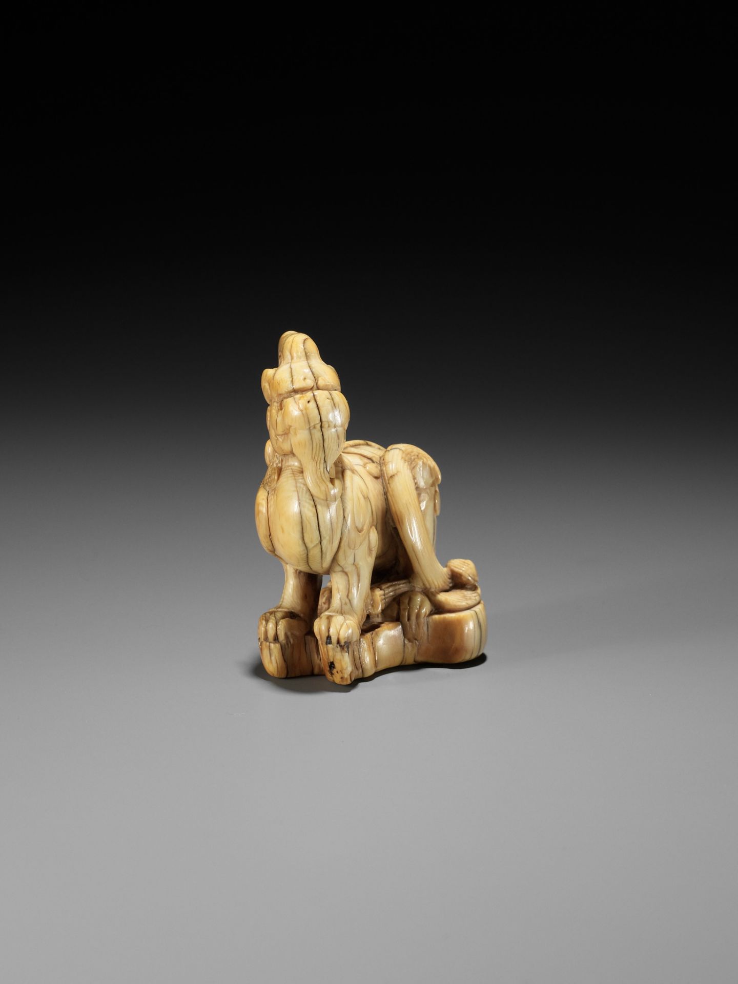 A LARGE AND RARE IVORY TOBORI NETSUKE OF A MYTHICAL BEAST - Image 8 of 11