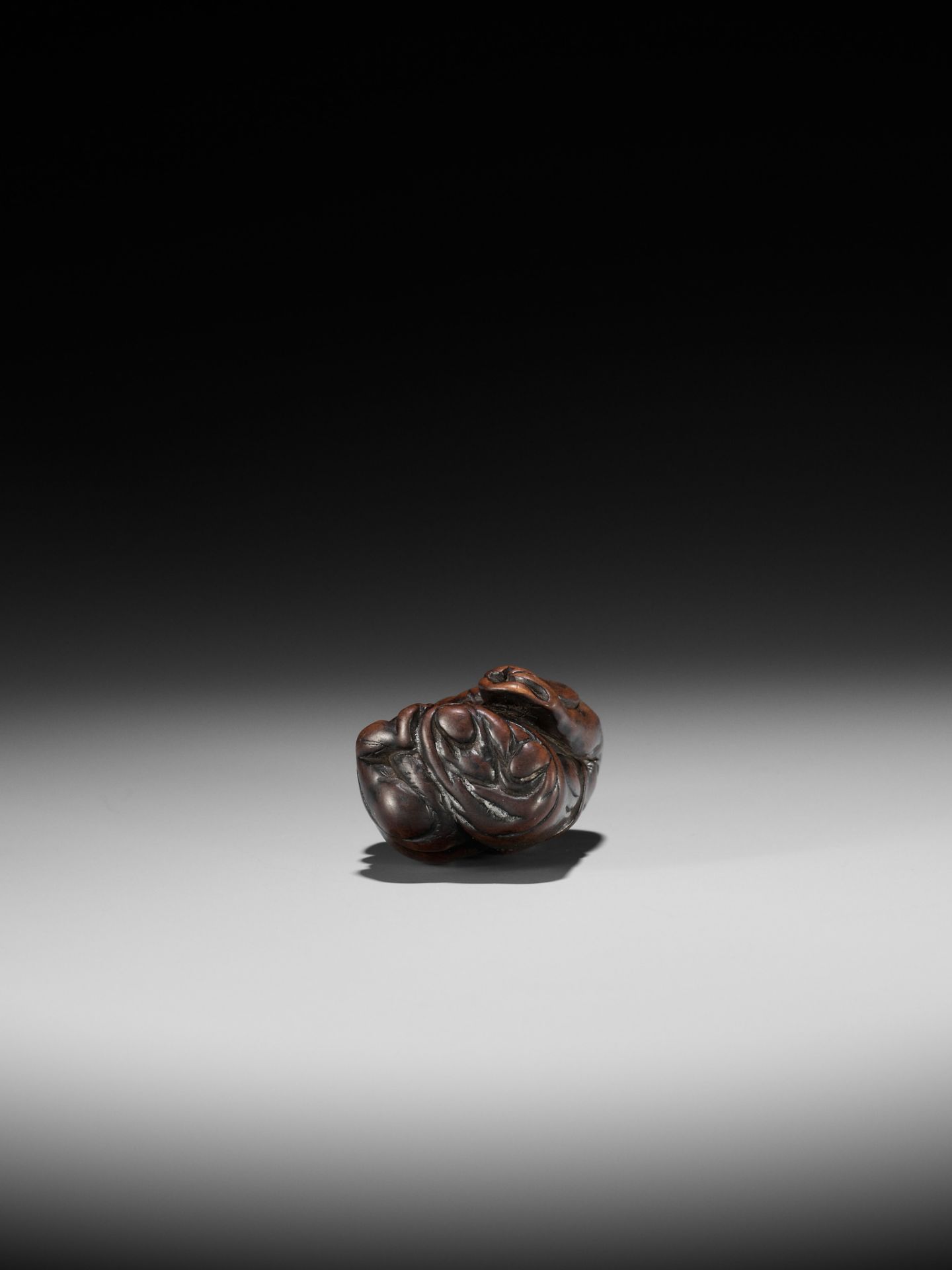 A SUPERB WOOD NETSUKE OF SHOKI AND ONI - Bild 12 aus 12