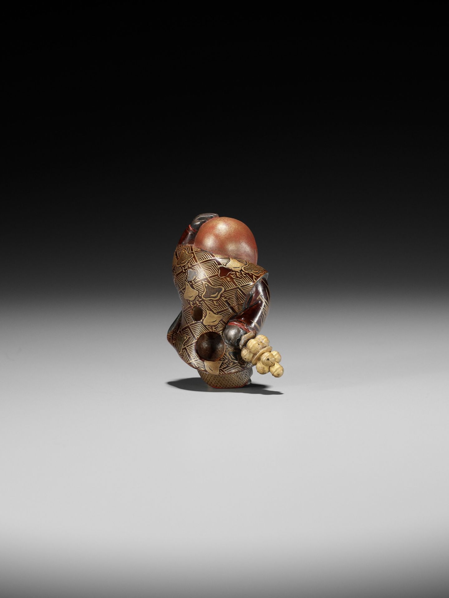 A RARE LACQUER NETSUKE OF A GOSHO NINGYO DOLL PERFORMER - Image 2 of 11