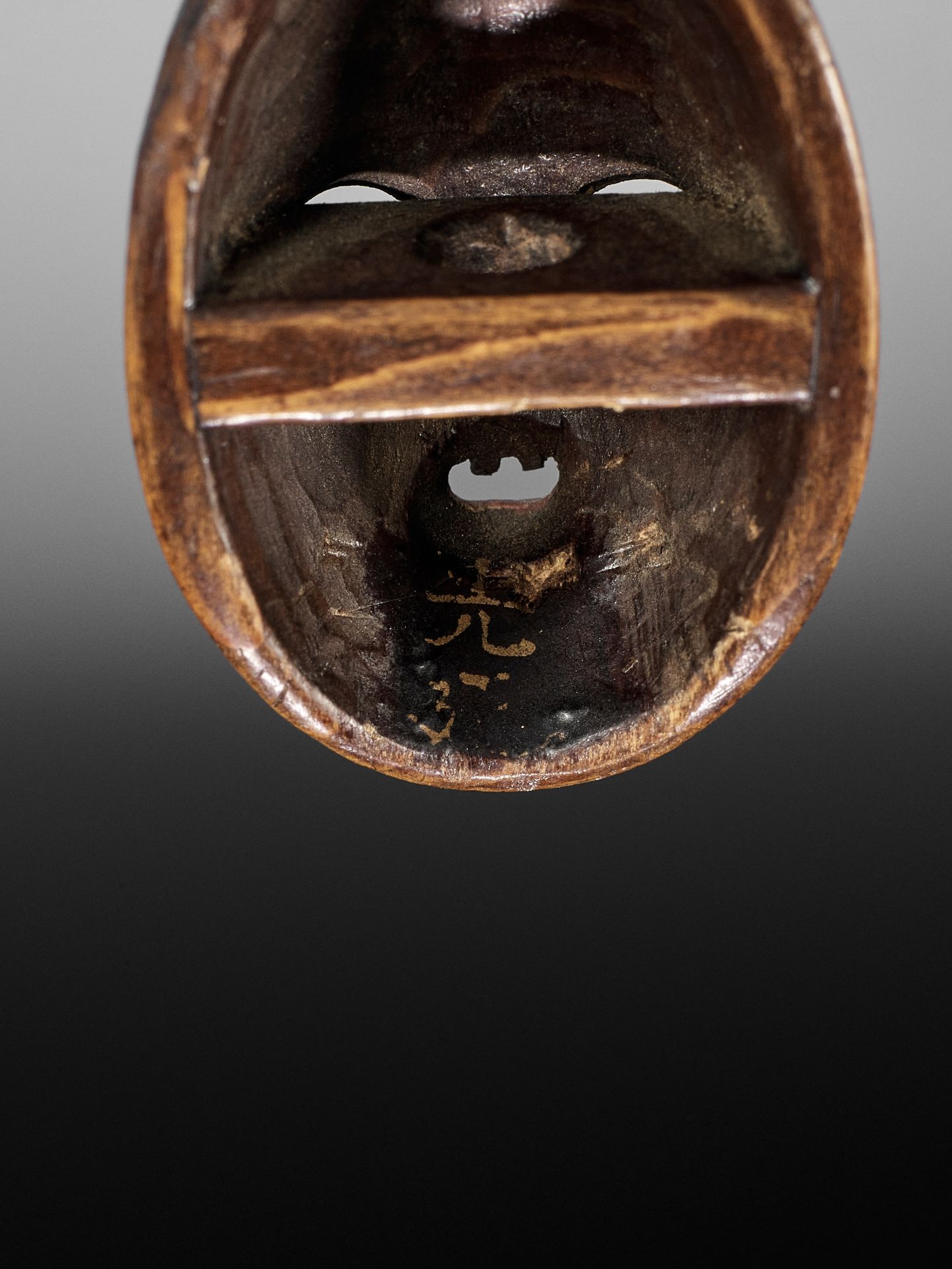 A LACQUERED WOOD MASK NETSUKE OF KOJO - Image 9 of 10