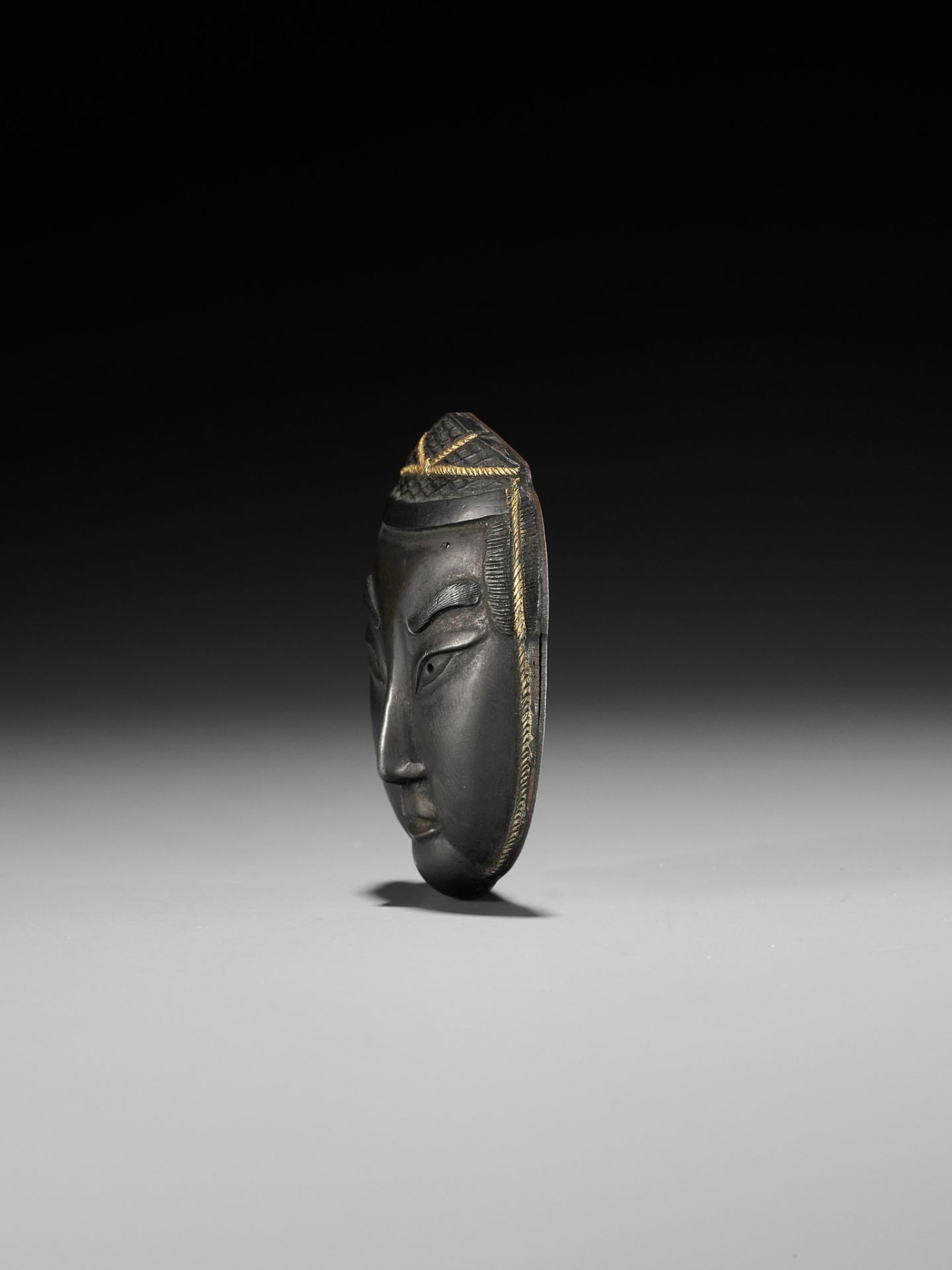 A RARE MIXED METAL NETSUKE DEPICTING THE HEAD OF A NOBLEMAN - Image 6 of 9