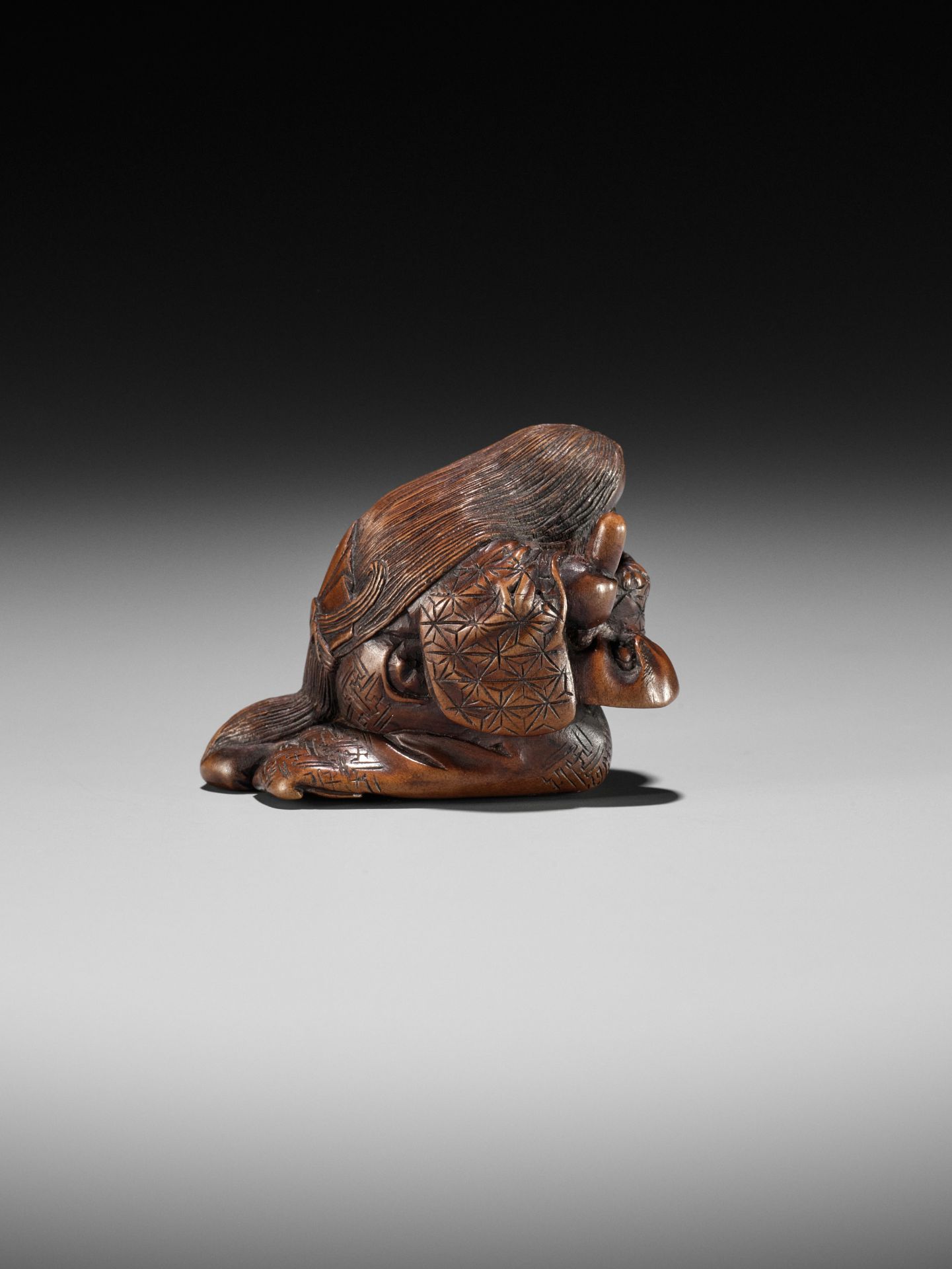 NOBUKAZU: A WOOD SHUNGA NETSUKE OF OKAME WITH TENGU MASK - Image 8 of 12