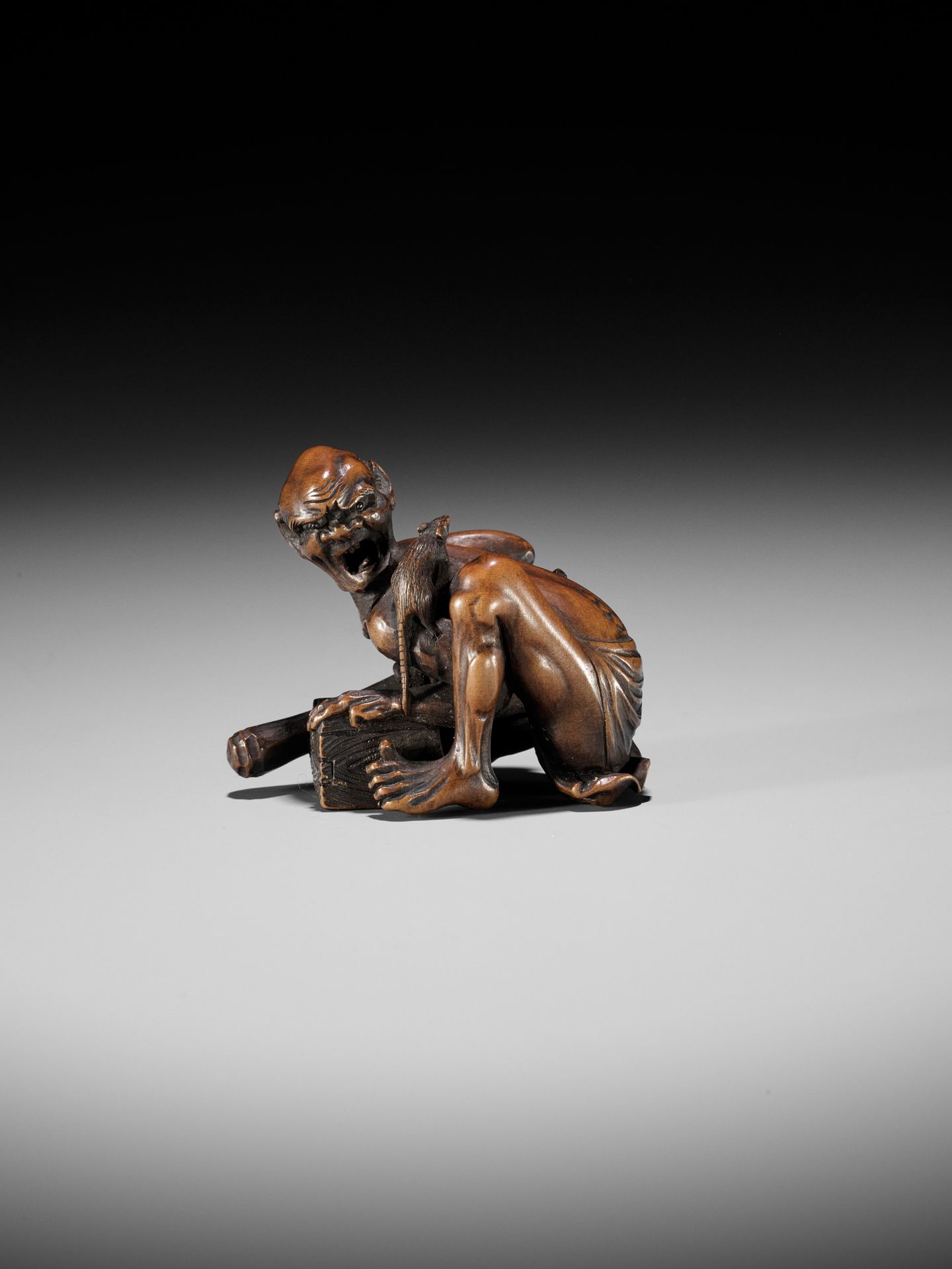 A FINE WOOD OKIMONO NETSUKE OF AN EMACIATED RAT CATCHER - Image 2 of 9