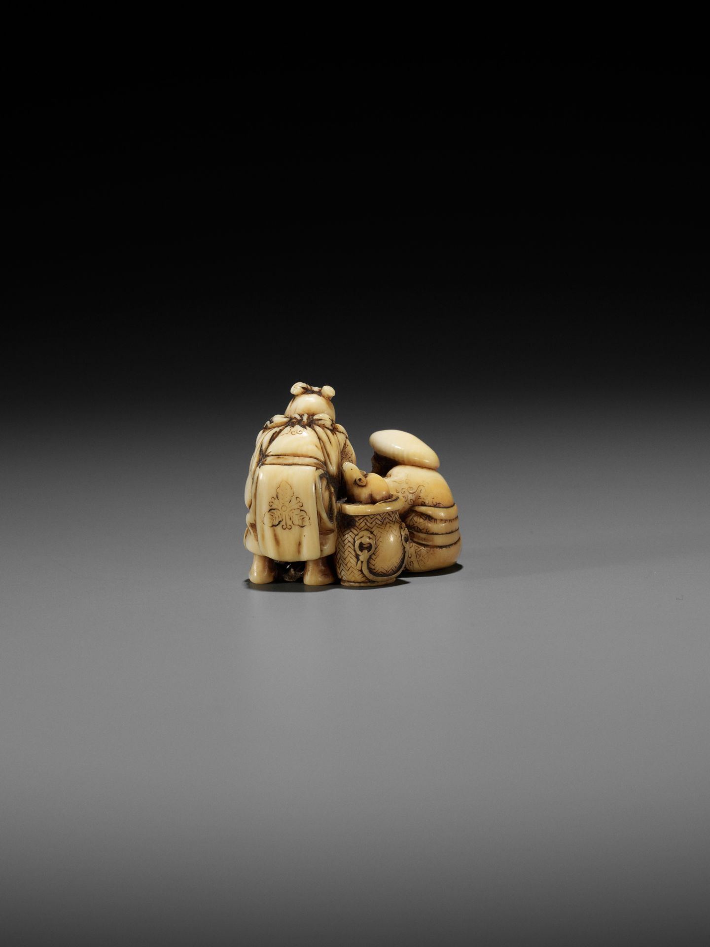 IKKOSAI: AN AMUSING IVORY SHUNGA NETSUKE OF DAIKOKU AND EBISU - Image 3 of 12