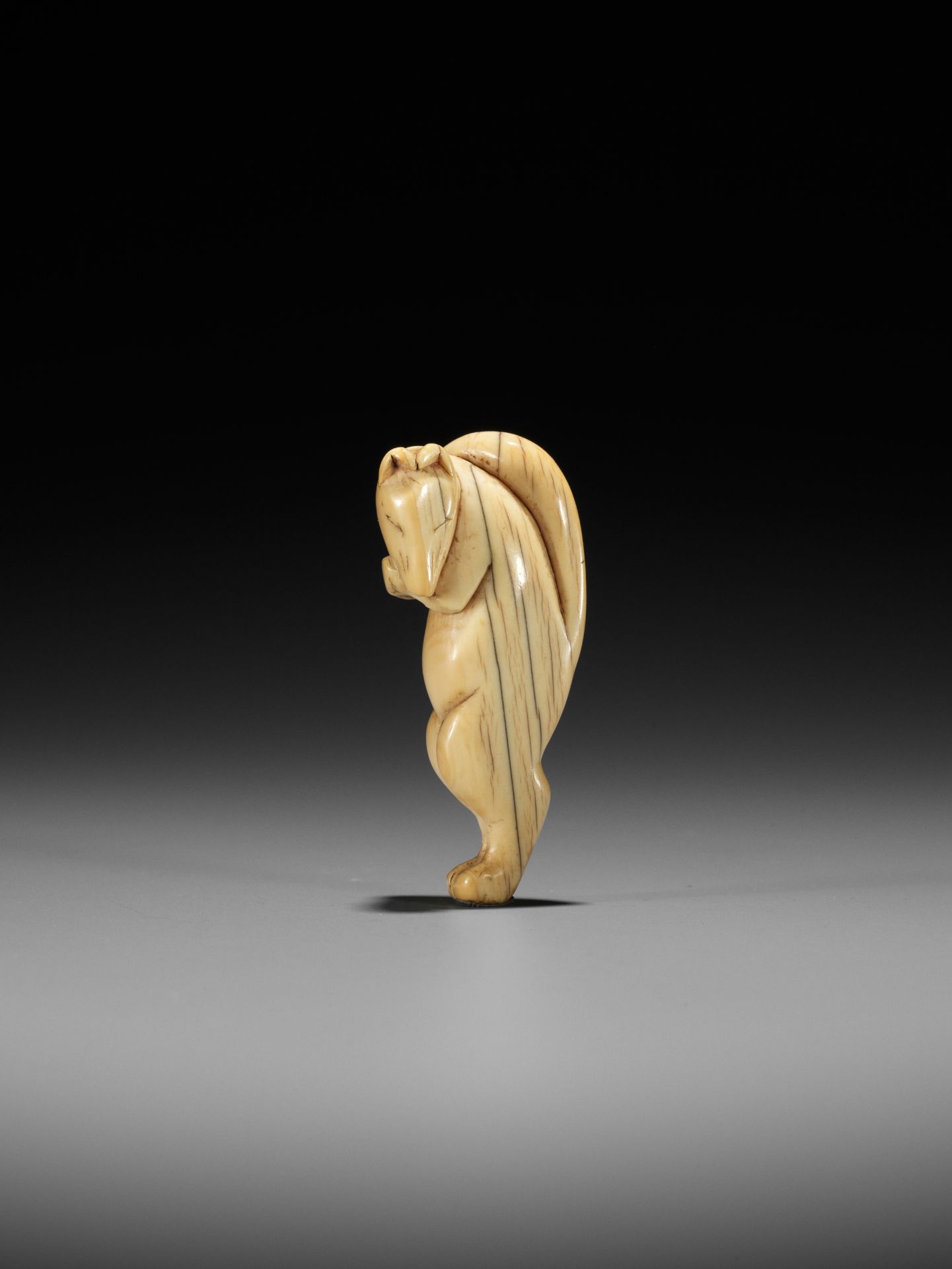 A GOOD IVORY NETSUKE OF A DANCING KITSUNE - Bild 5 aus 11