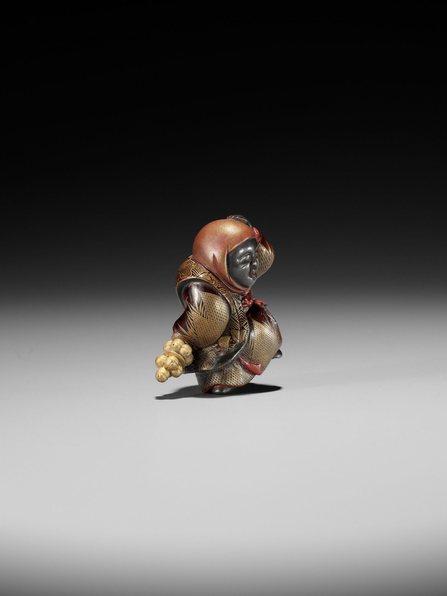 A RARE LACQUER NETSUKE OF A GOSHO NINGYO DOLL PERFORMER - Image 9 of 11