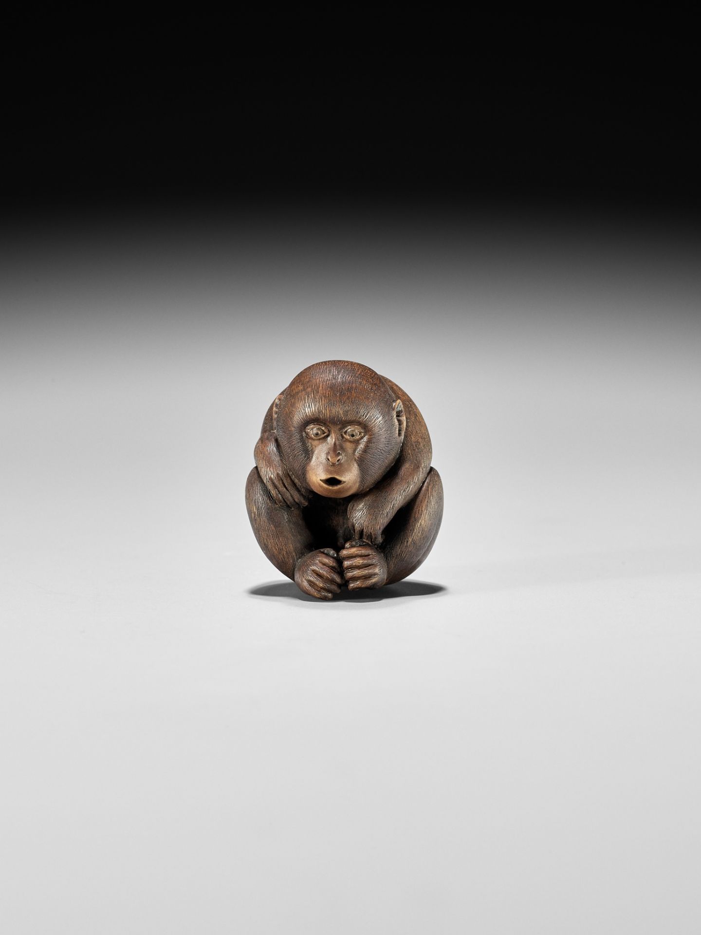 SHION: A WOOD NETSUKE OF A MONKEY - Image 3 of 9