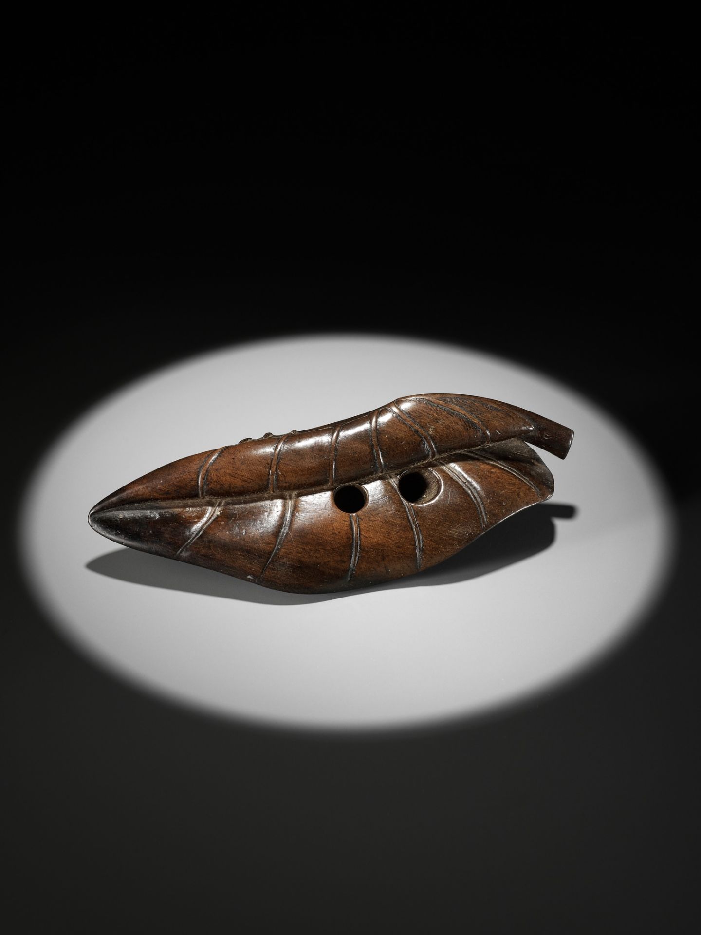 KANMAN: AN EXCEPTIONAL AND LARGE KUROGAKI (BLACK PERSIMMON) WOOD NETSUKE OF A FROG ON A LOTUS LEAF - Image 6 of 20