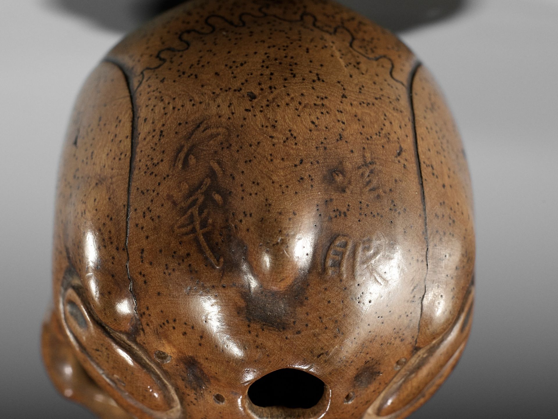 TADASHIGE: A SUPERB WOOD NETSUKE OF A SKULL WITH INLAID STAG ANTLER TEETH - Image 12 of 12