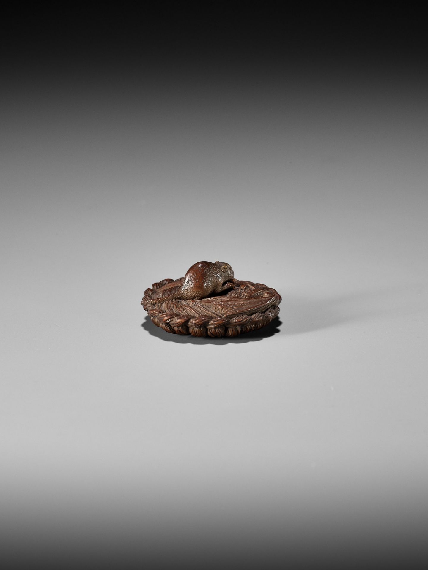 MORITA SOKO: A SUPERB SMALL WOOD NETSUKE OF A RAT ON A STRAW RICE BALE - Image 13 of 17