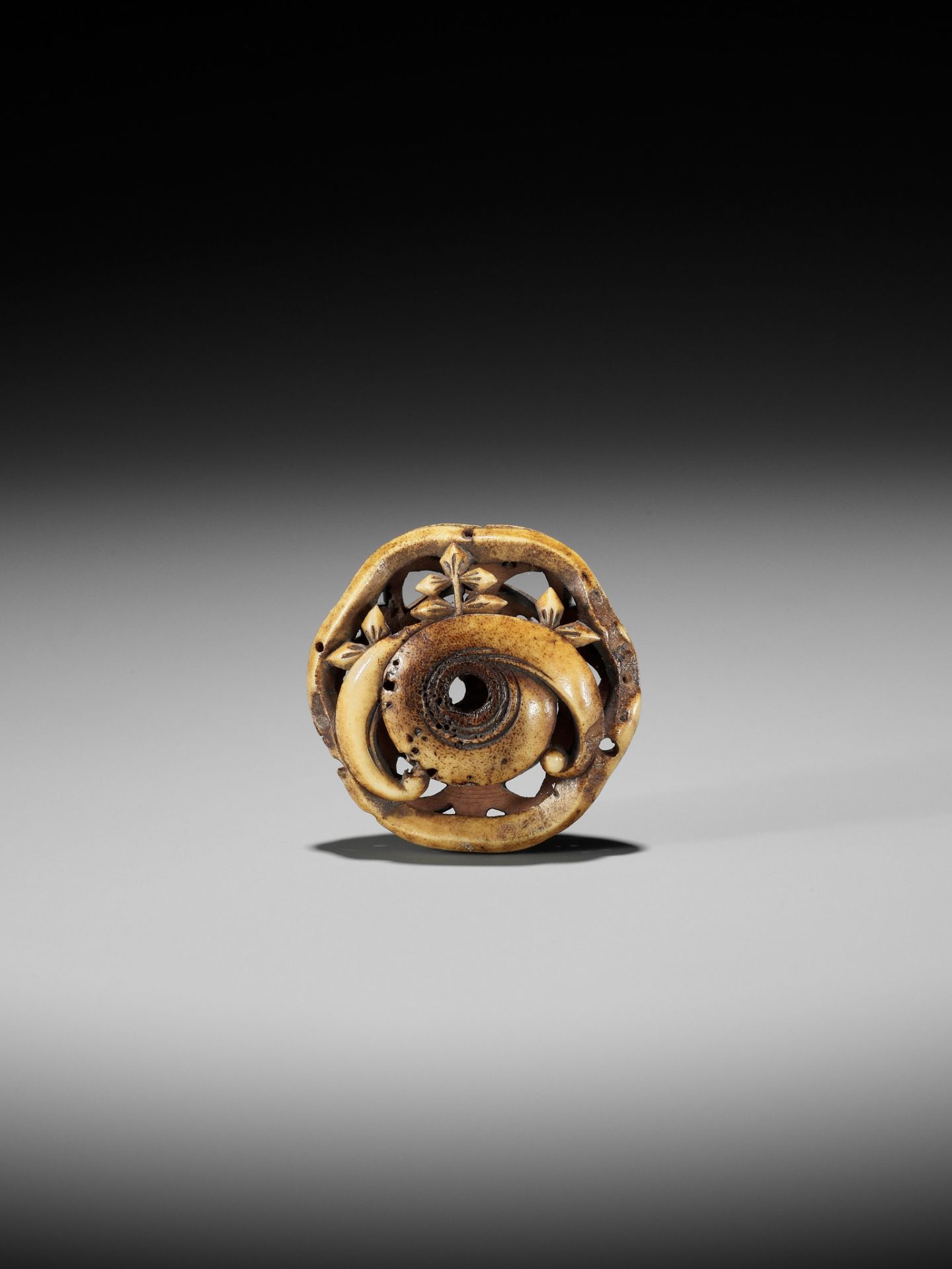 A STAG ANTLER RYUSA MANJU NETSUKE OF A HO-O BIRD AND UNUSUAL MON - Image 5 of 11