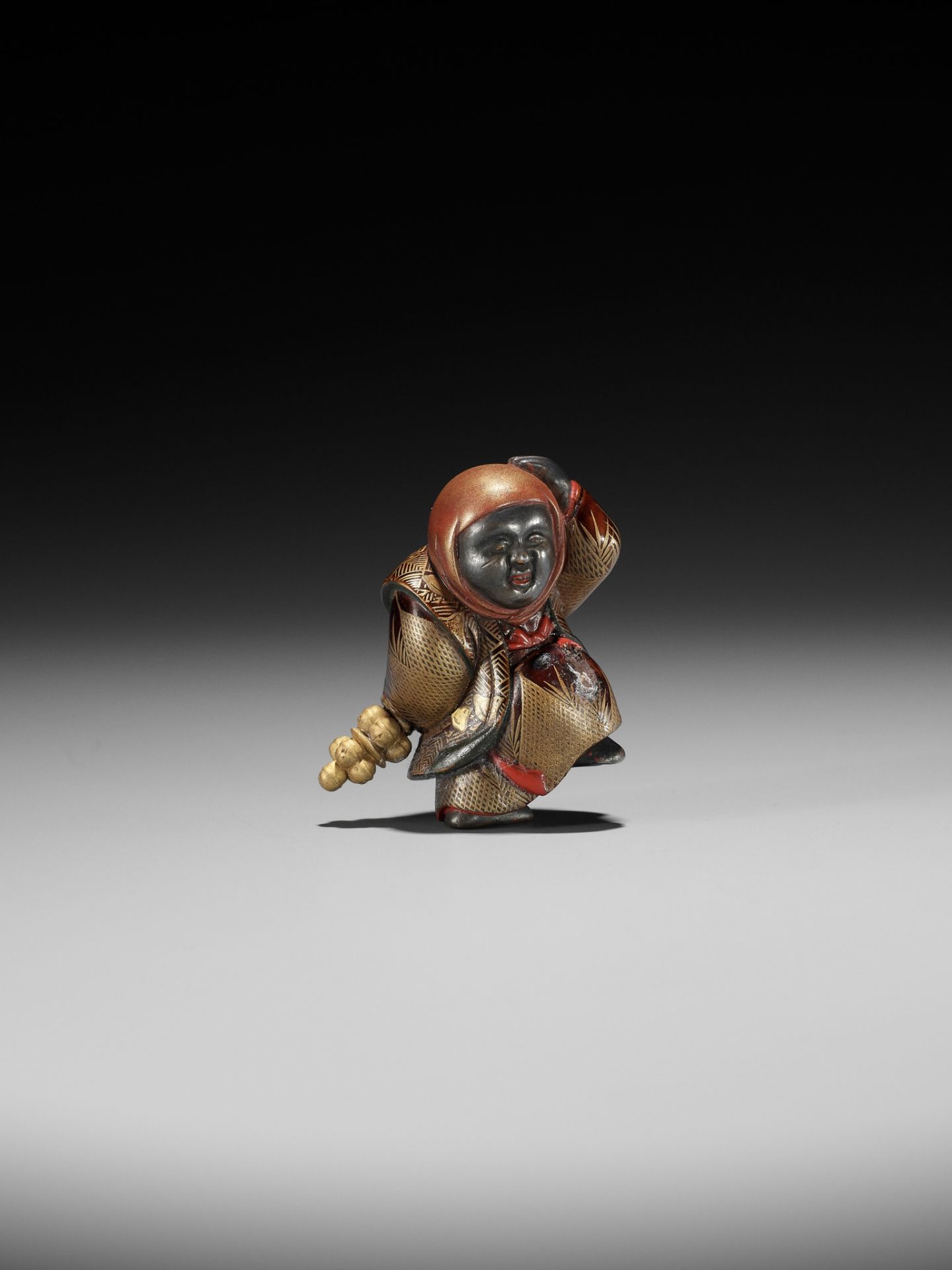 A RARE LACQUER NETSUKE OF A GOSHO NINGYO DOLL PERFORMER - Image 10 of 11