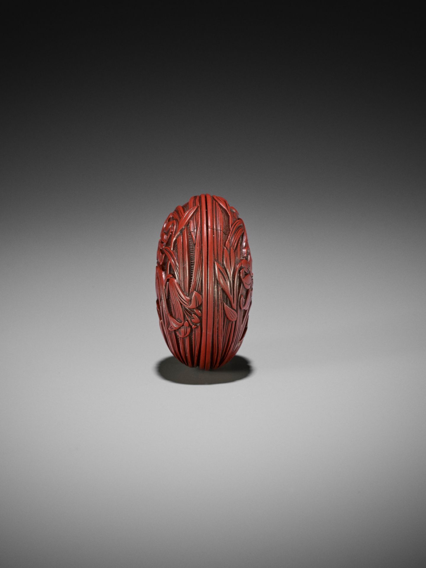 A FINE TSUISHU (CARVED RED LACQUER) MANJU NETSUKE WITH LILIES - Image 7 of 8