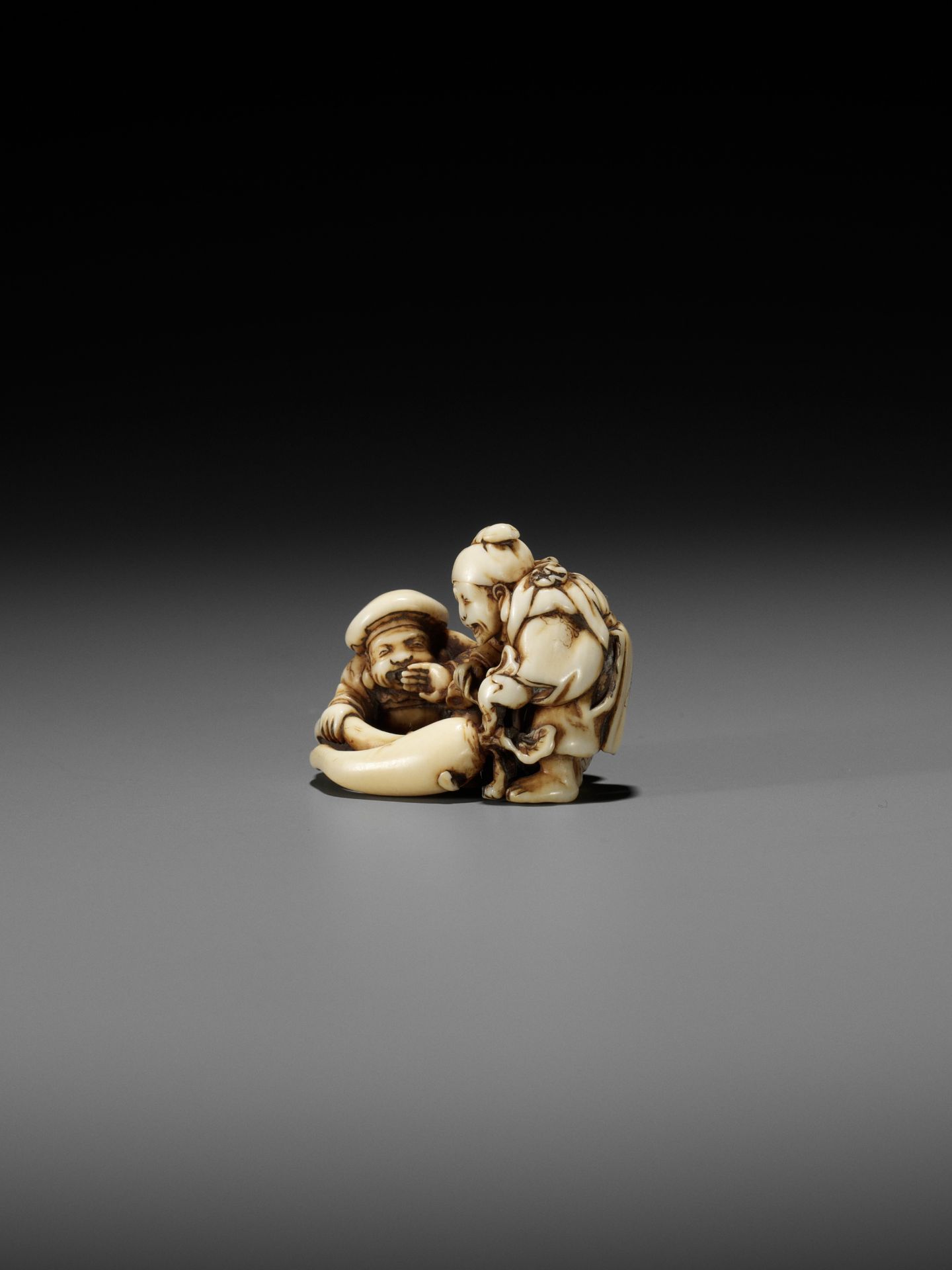 IKKOSAI: AN AMUSING IVORY SHUNGA NETSUKE OF DAIKOKU AND EBISU - Image 6 of 12