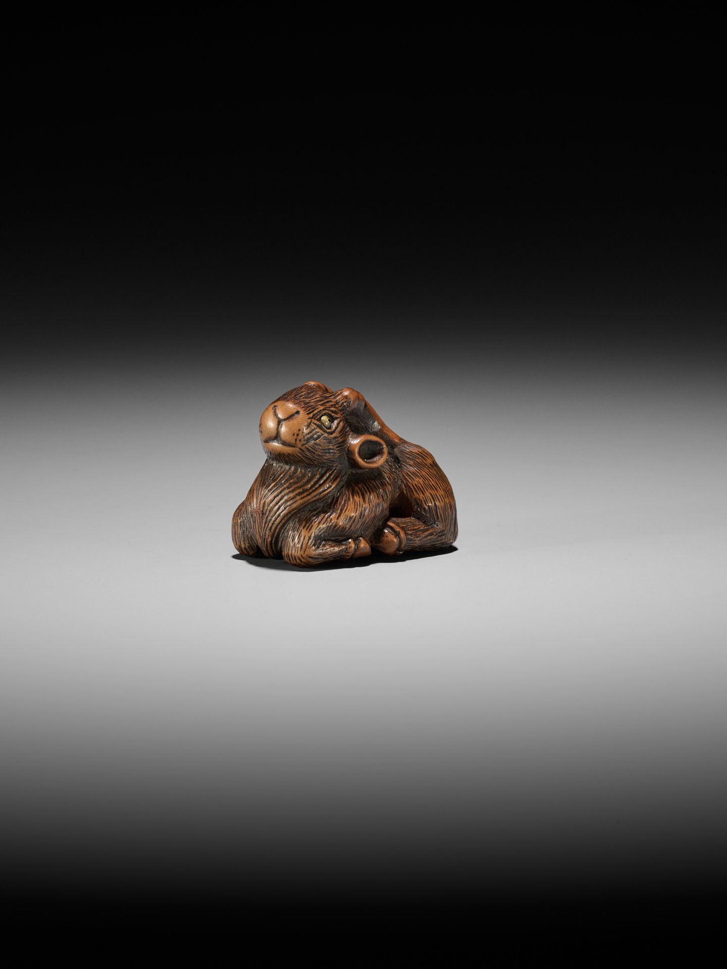 MINKO: A WOOD NETSUKE OF A RECUMBENT GOAT - Bild 7 aus 10