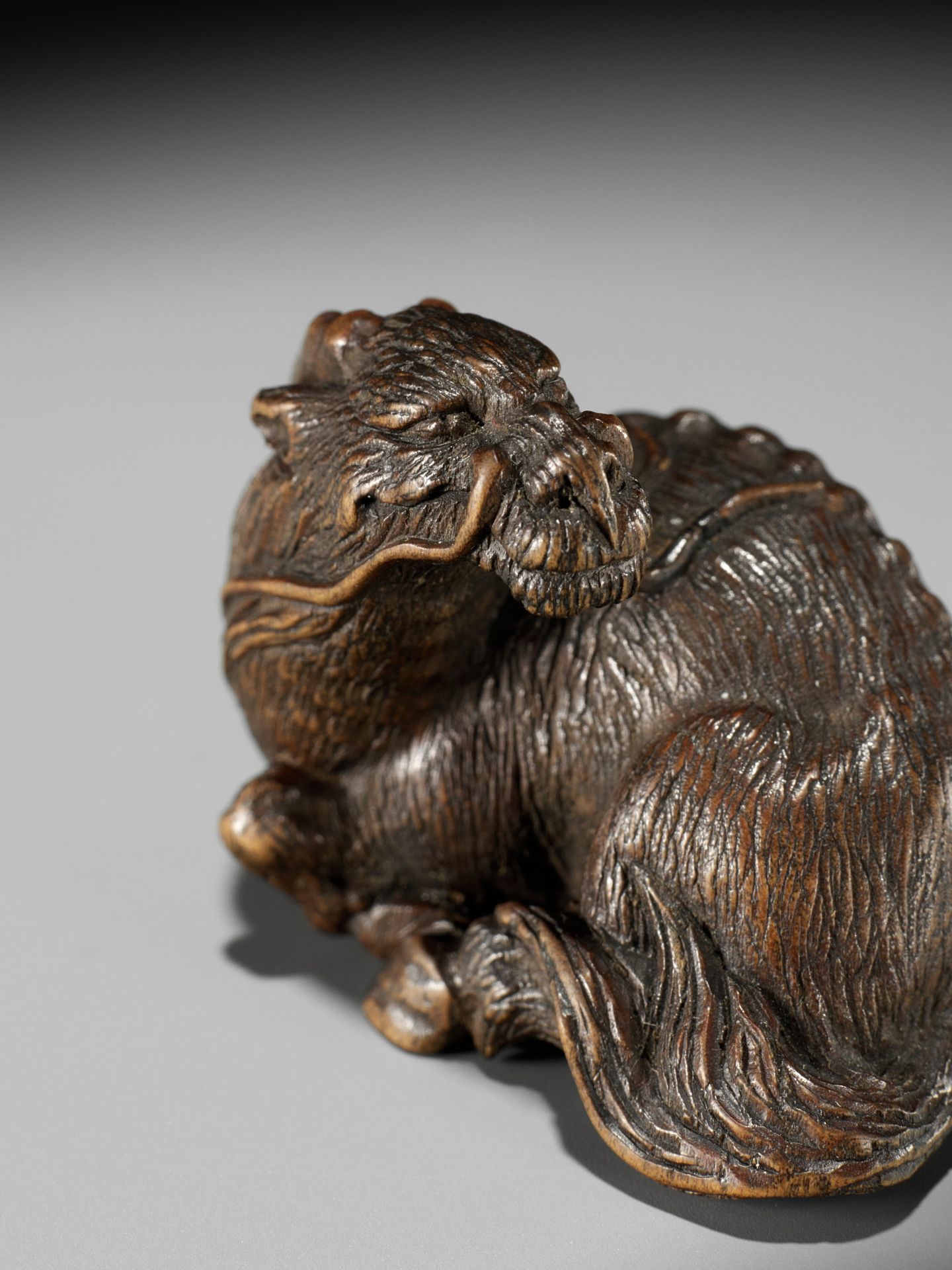 ICHIYU: A SUPERB NAGOYA SCHOOL WOOD NETSUKE OF A RECUMBENT KIRIN - Image 17 of 17