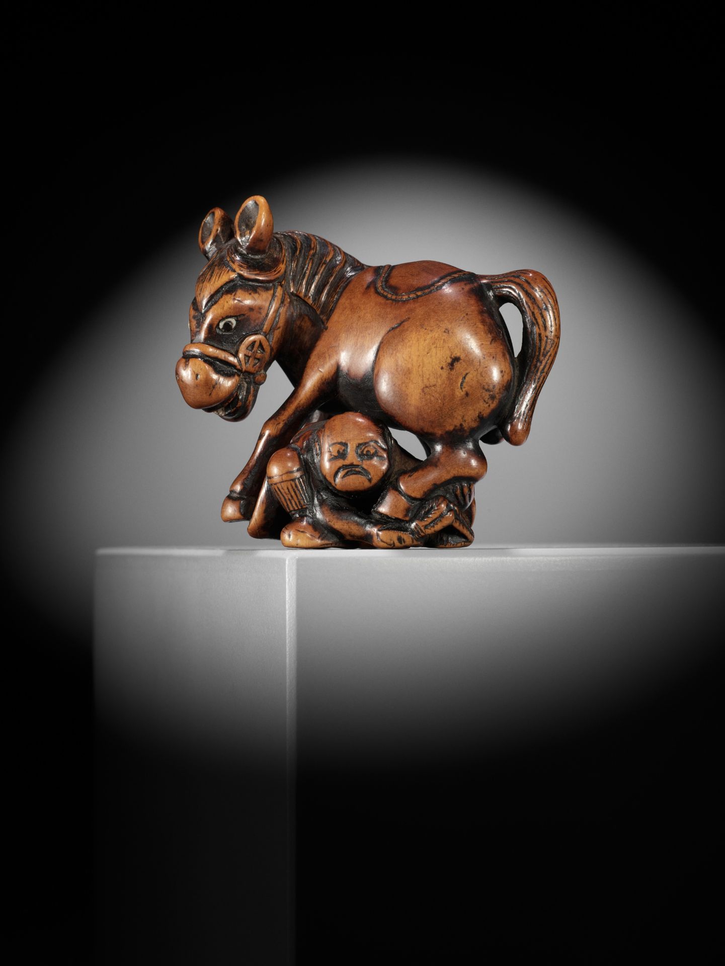 A SUPERB WOOD NETSUKE OF A MULE AND GROOM - Bild 15 aus 15