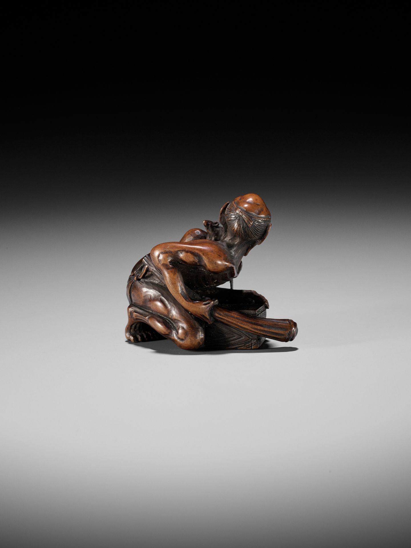 A FINE WOOD OKIMONO NETSUKE OF AN EMACIATED RAT CATCHER - Image 6 of 9