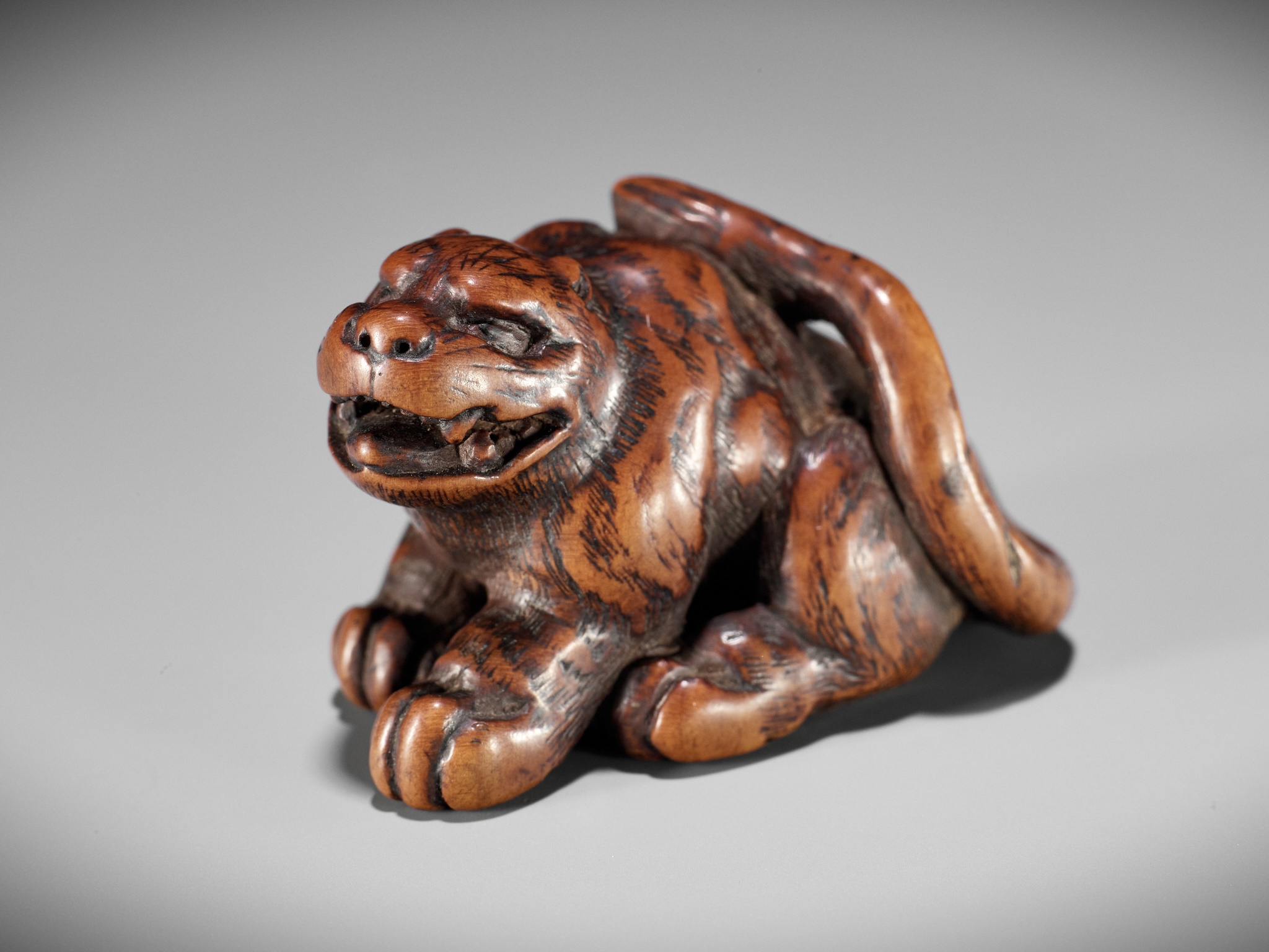 KOKEI: A WOOD NETSUKE OF A TIGER - Image 7 of 15