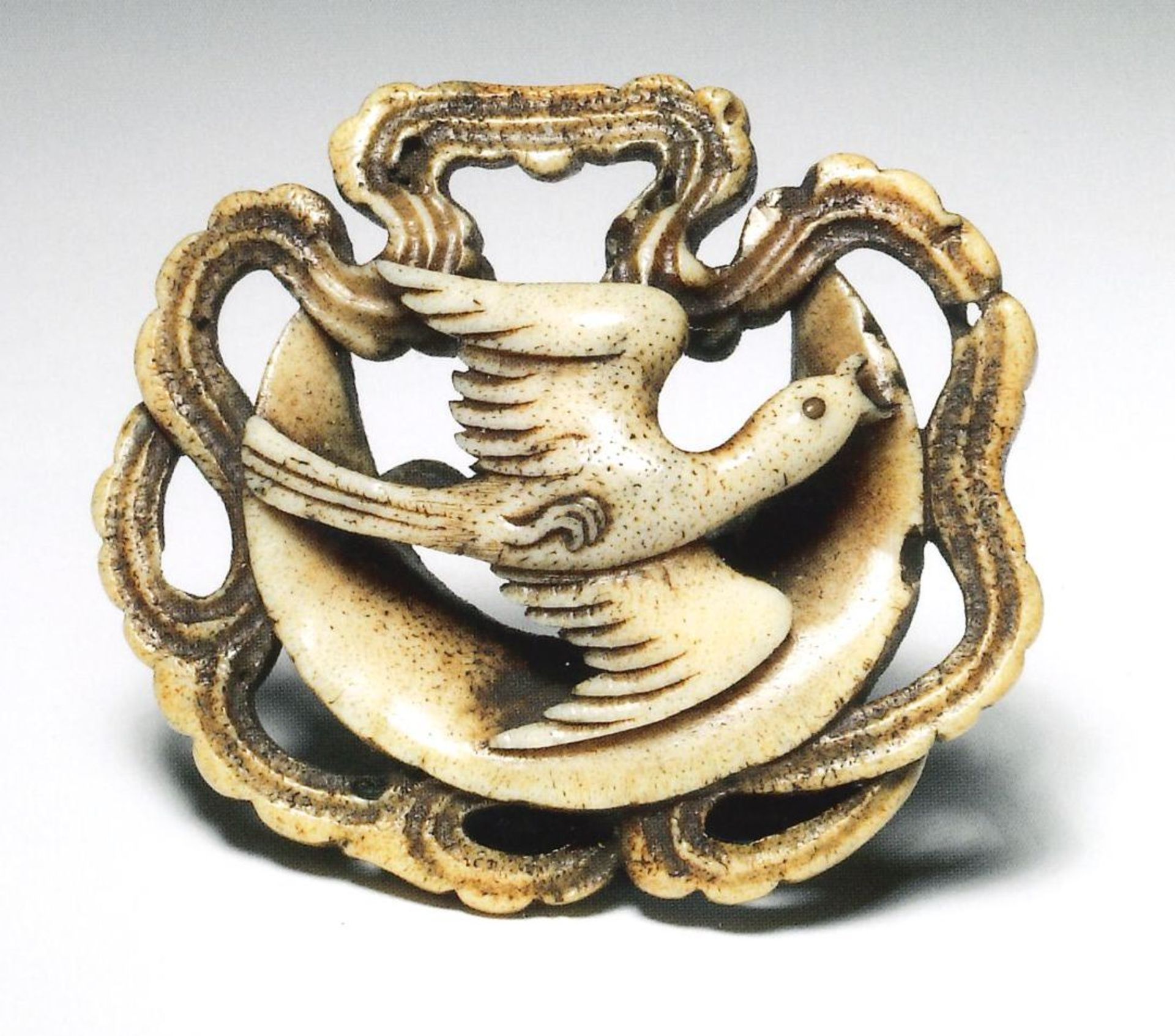 A FINE STAG ANTLER RYUSA MANJU NETSUKE OF A CUCKOO AND MOON, ATTRIBUTED TO RENSAI - Image 12 of 12