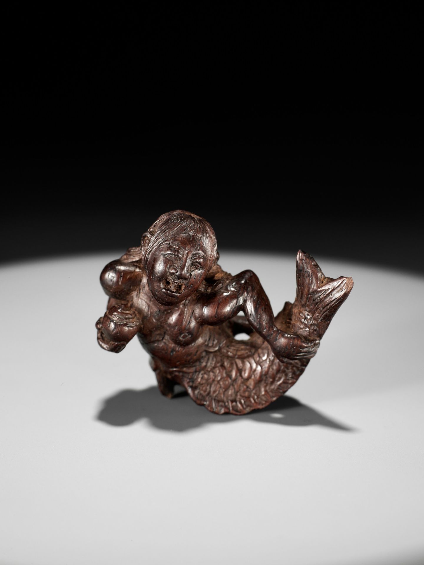 TAKUSAI: A SUPERB WOOD NETSUKE OF A MERMAID (NINGYO) - Image 14 of 14